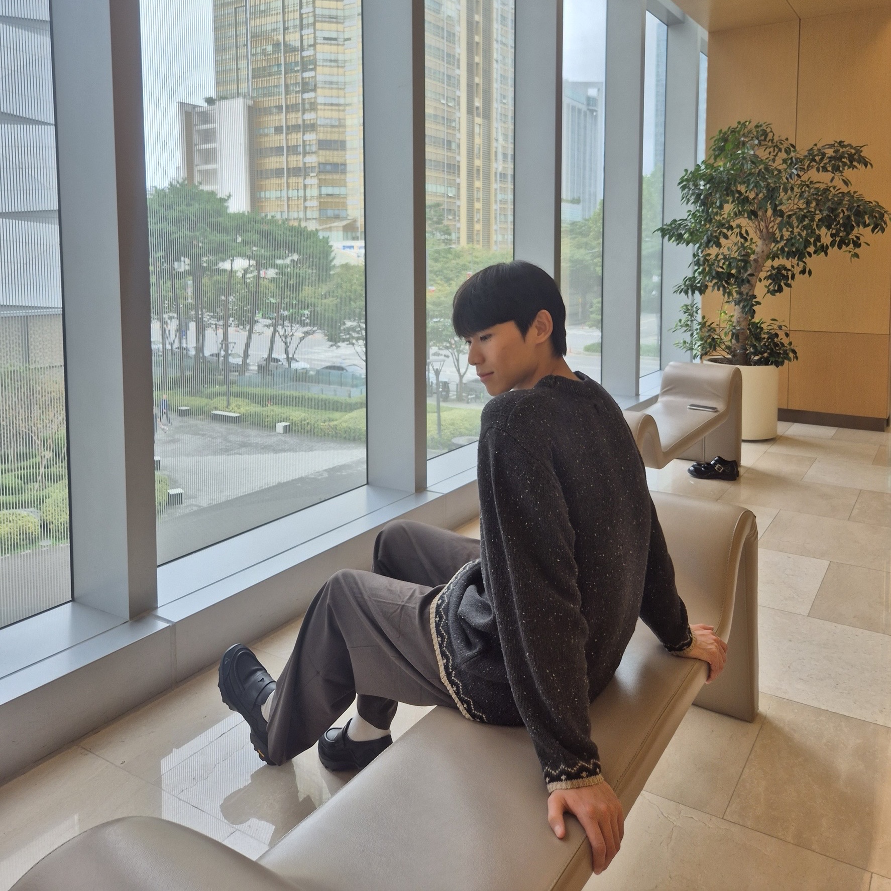 ROA Loafer Black - 25FW 착용 스타일 - 1