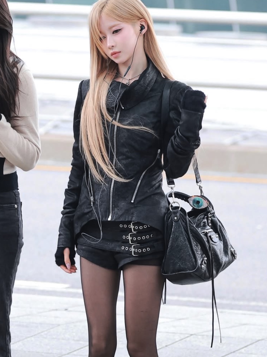 Bonnae Belted Micro Shorts Black, Bonnae Belted Micro Shorts Ivory 착용 스타일 - 4