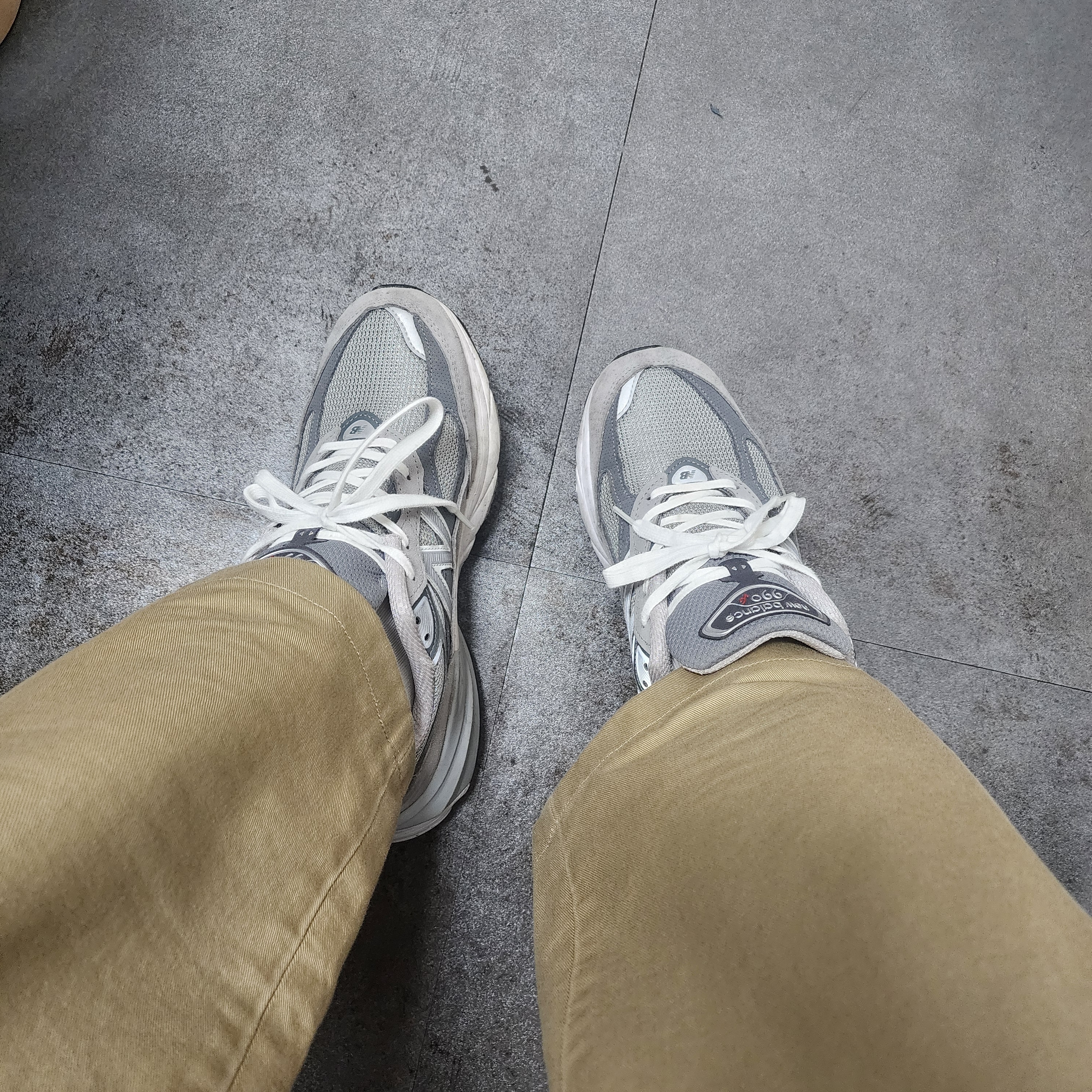 New Balance 990v6 Made in USA Grey - D Standard 착용 스타일