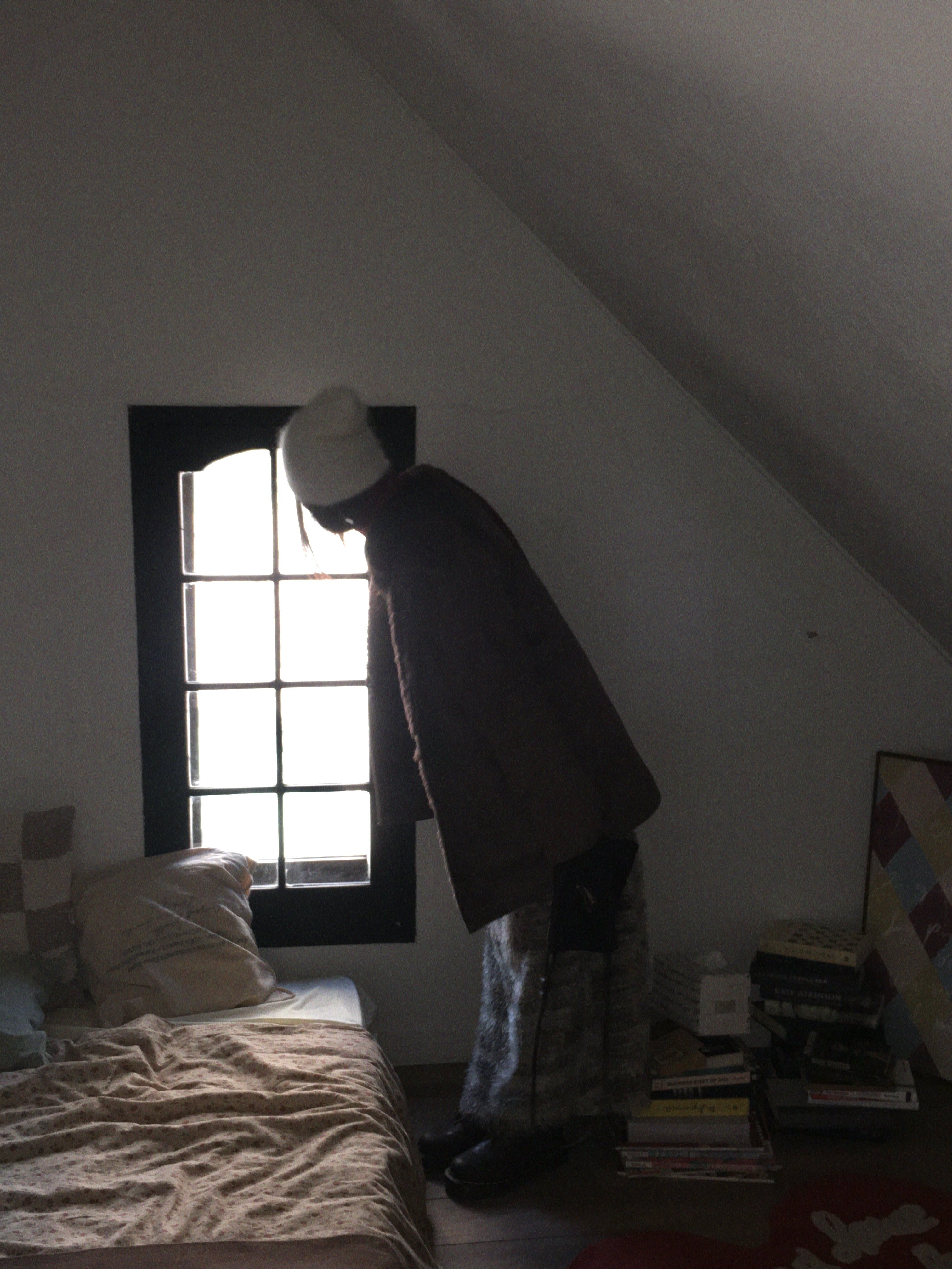 Berlin Photobook Distribution 002 Bag Red, Dr. Martens 1461 Bex Crazy Horse Dark Brown 착용 스타일 - 1