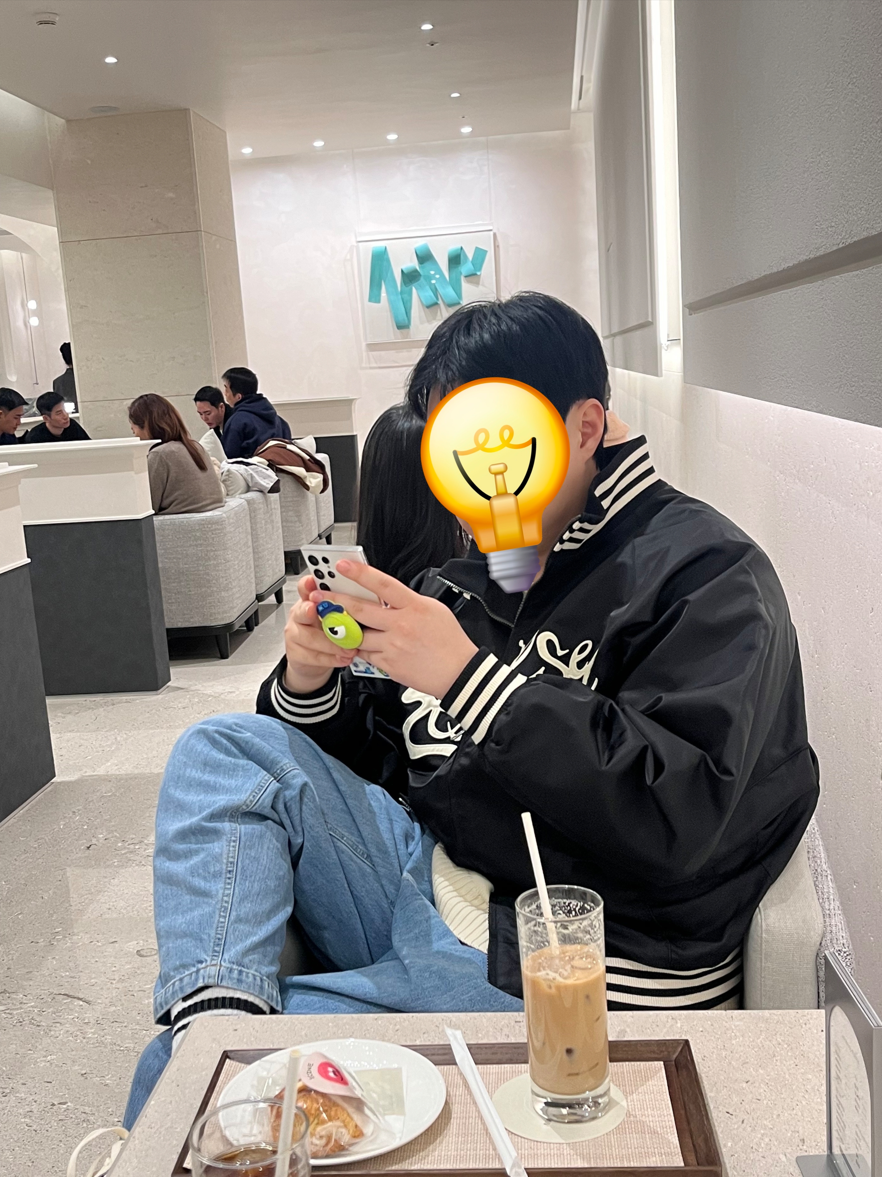 YESEYESEE Y.E.S Snail Logo Stadium Jacket Navy, Adidas x Wales Bonner Japan Shoes Cream White 착용 스타일 - 2