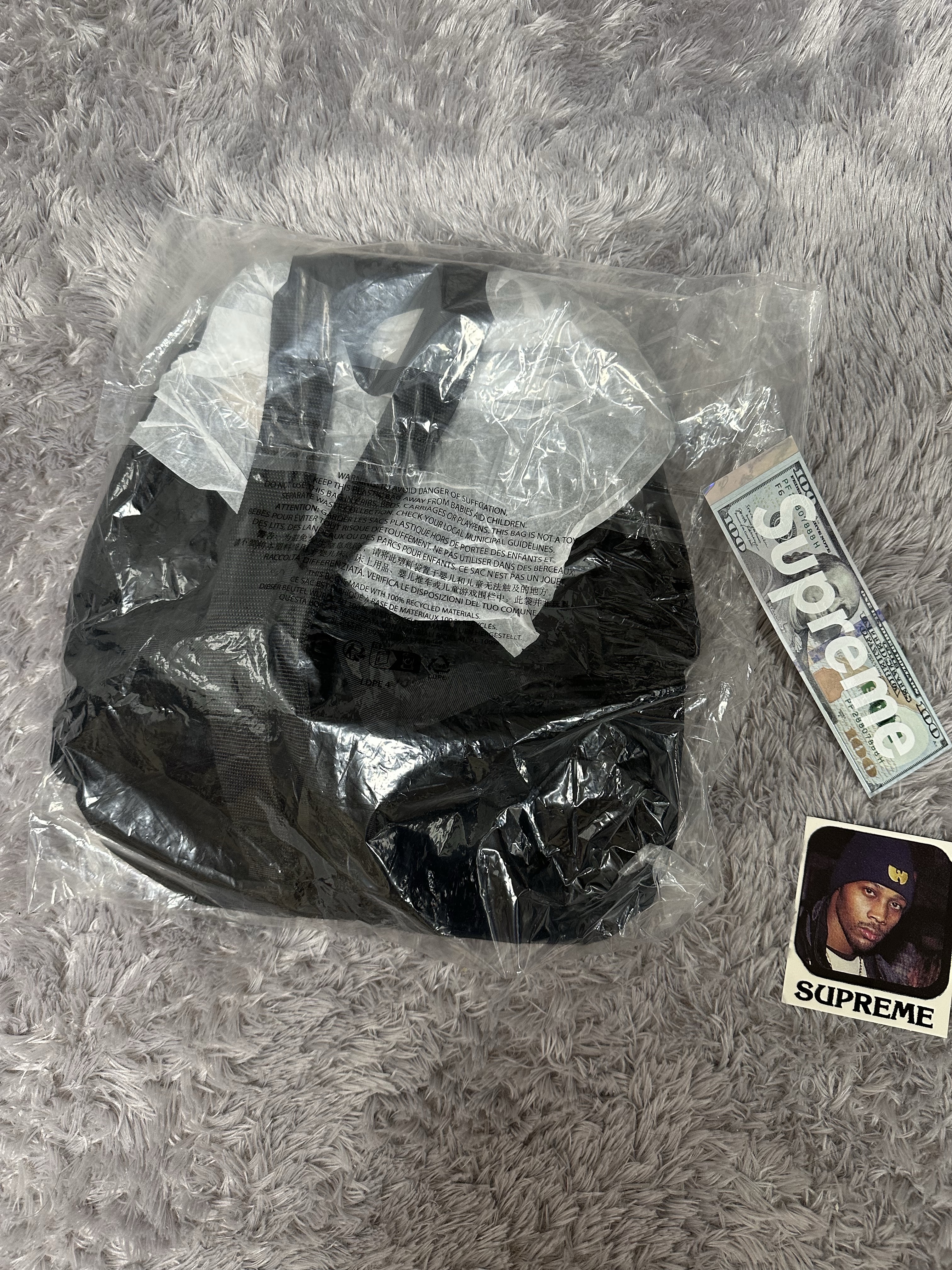 Supreme Velvet Backpack Black - 25FW 착용 스타일 - 2