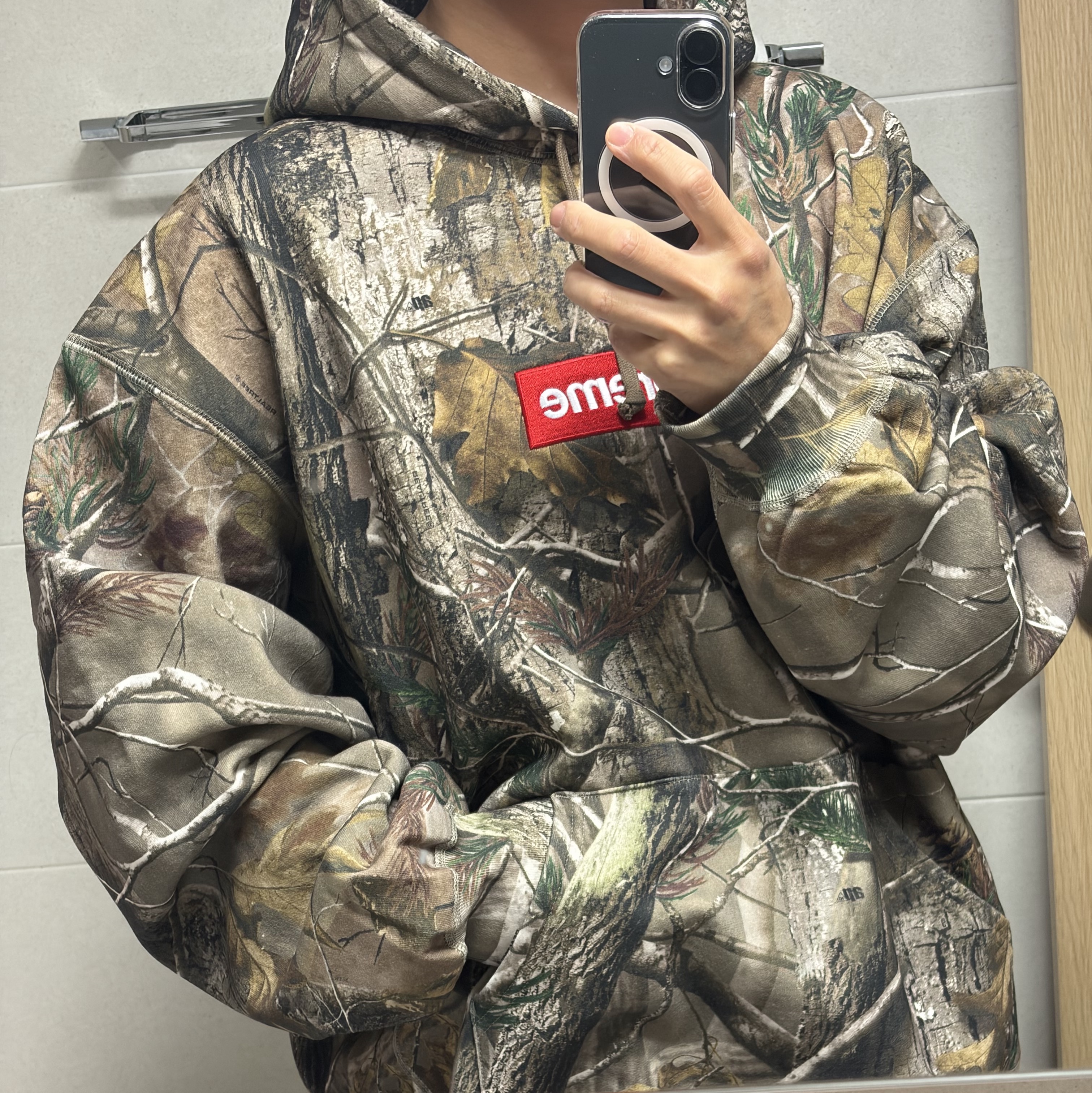 Supreme Box Logo Hooded Sweatshirt Realtree AP Camo - 25FW 착용 스타일