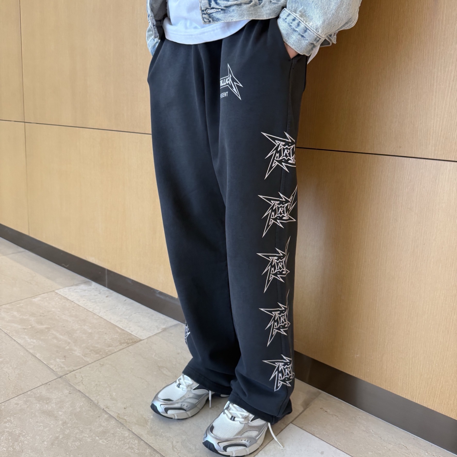 Represent x Metallica 40 Year Anniversary Sweat Pants Stained Black - 25SS 착용 스타일 - 1