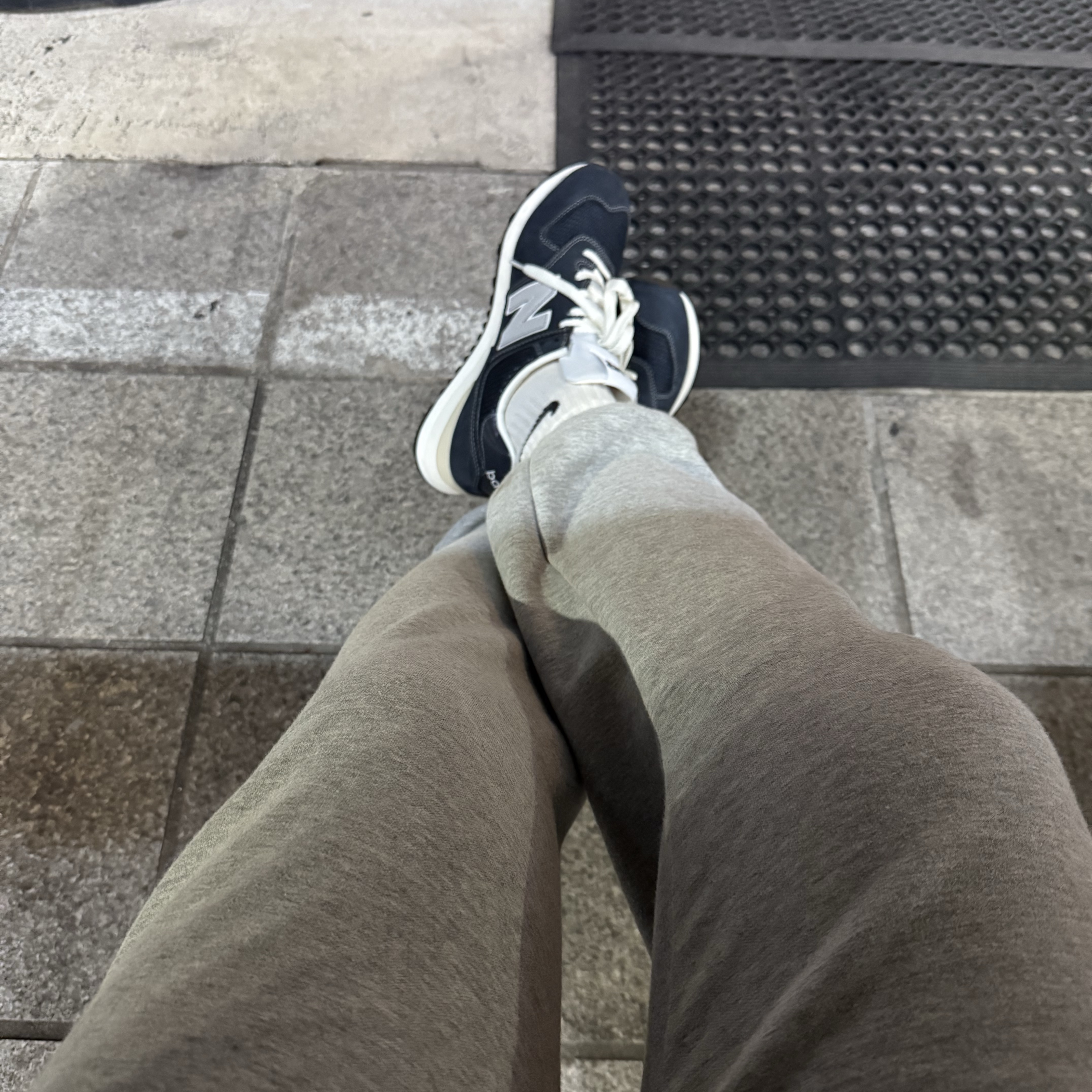 New Balance x Pottery 574 Premium Hard Navy 착용 스타일 - 2