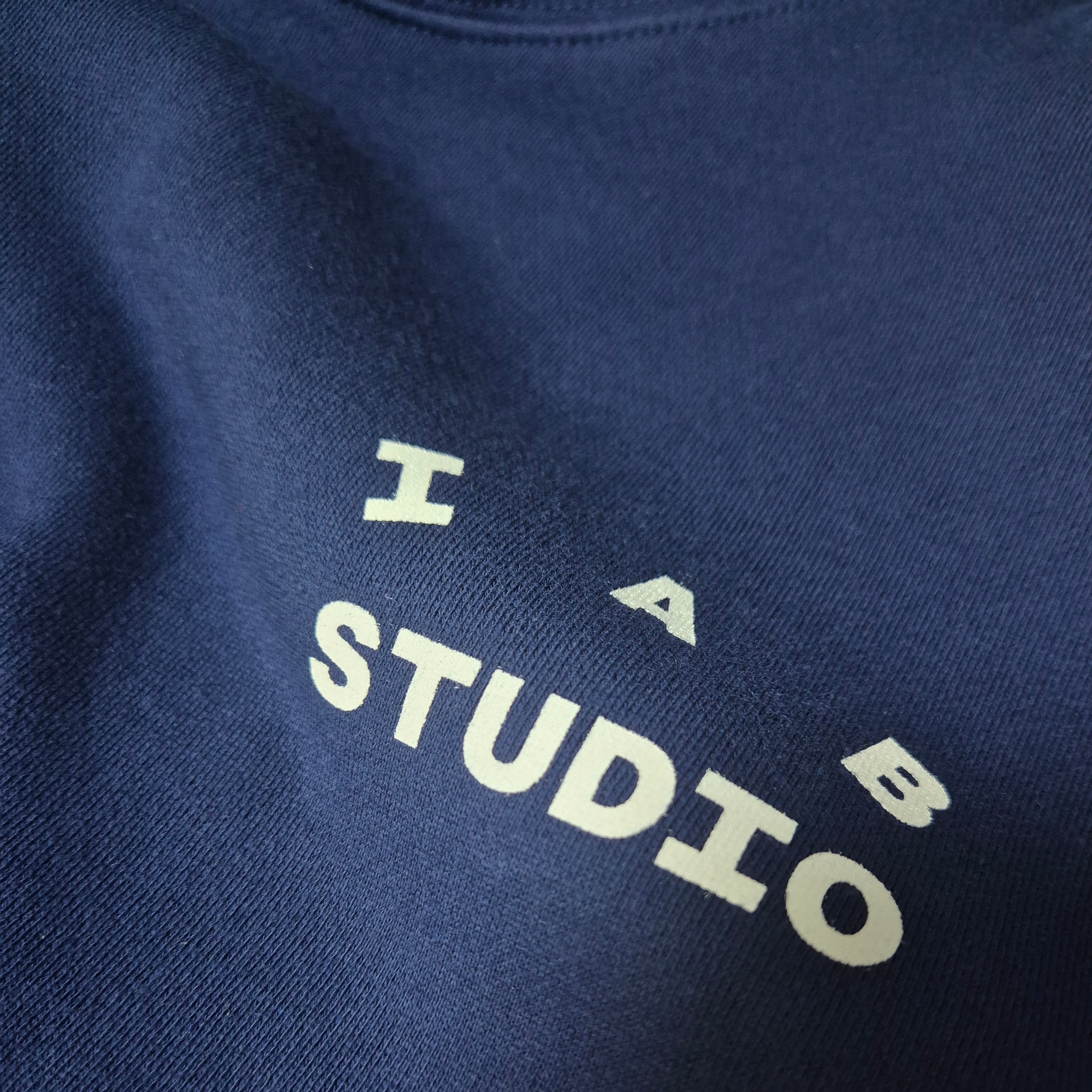IAB Studio IAB Original Hoodie Navy 착용 스타일 - 1