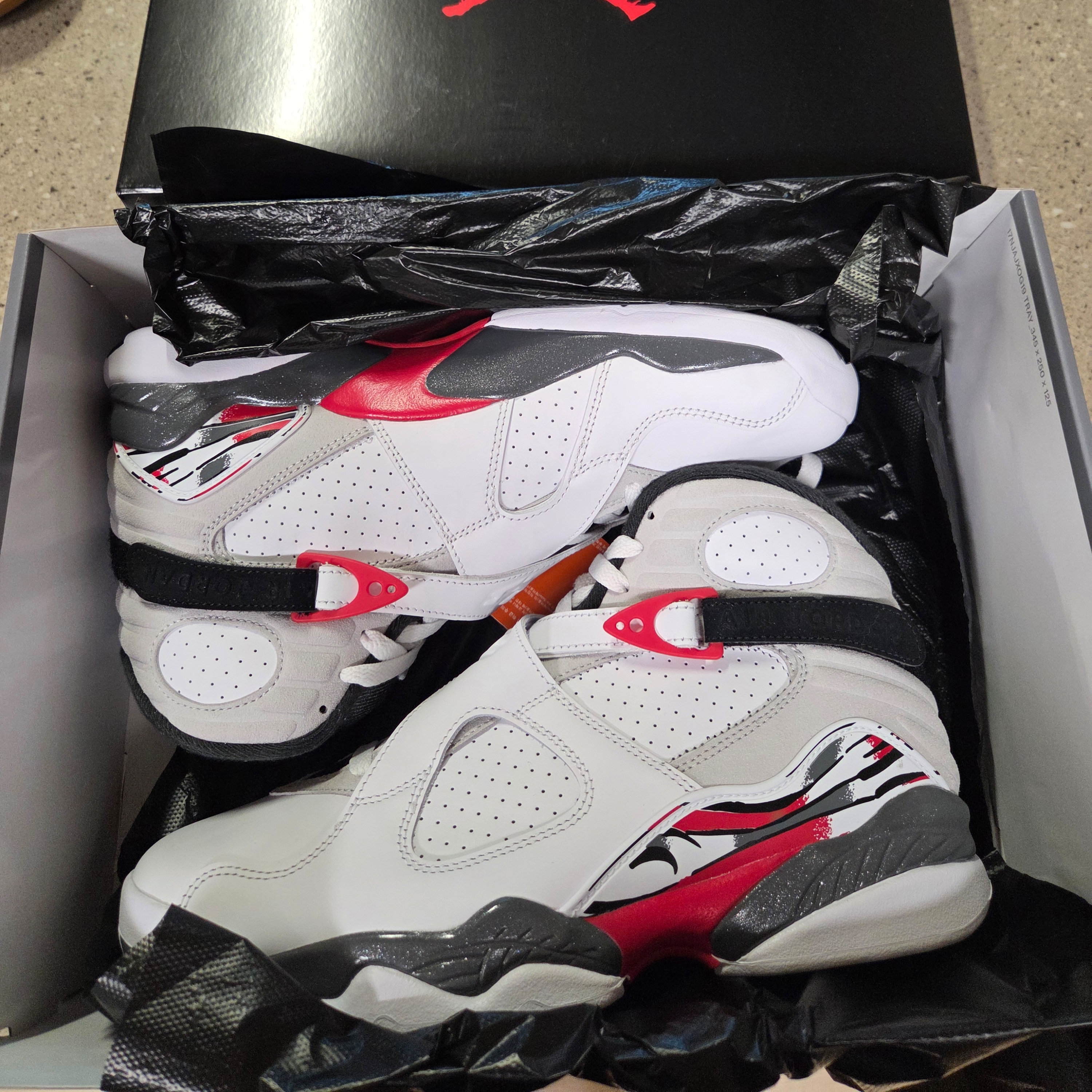 Jordan 8 Retro Bugs Bunny 2025, Jordan 11 Retro Gamma Blue 착용 스타일 - 1