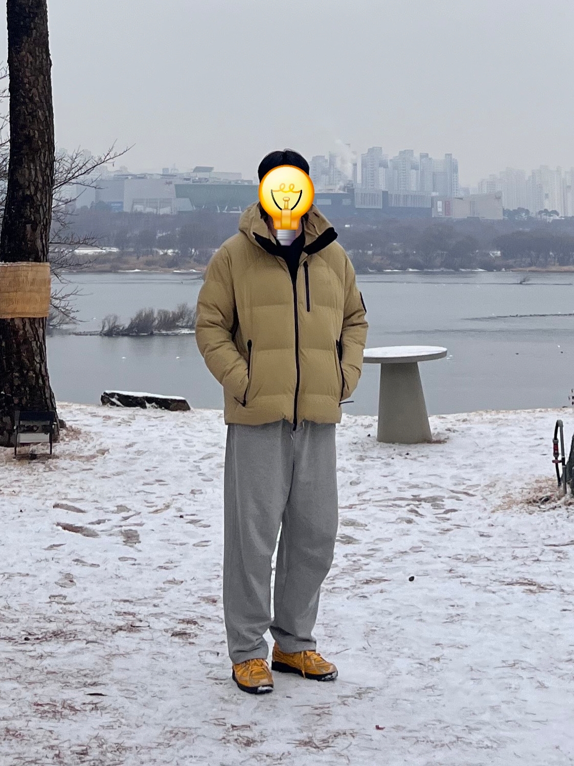 Nike x Off-White Air Rubber Dunk University Gold, Dior Descente And Peter Doig Quilted Down Ski Jacket Beige Technical Taffeta 착용 스타일