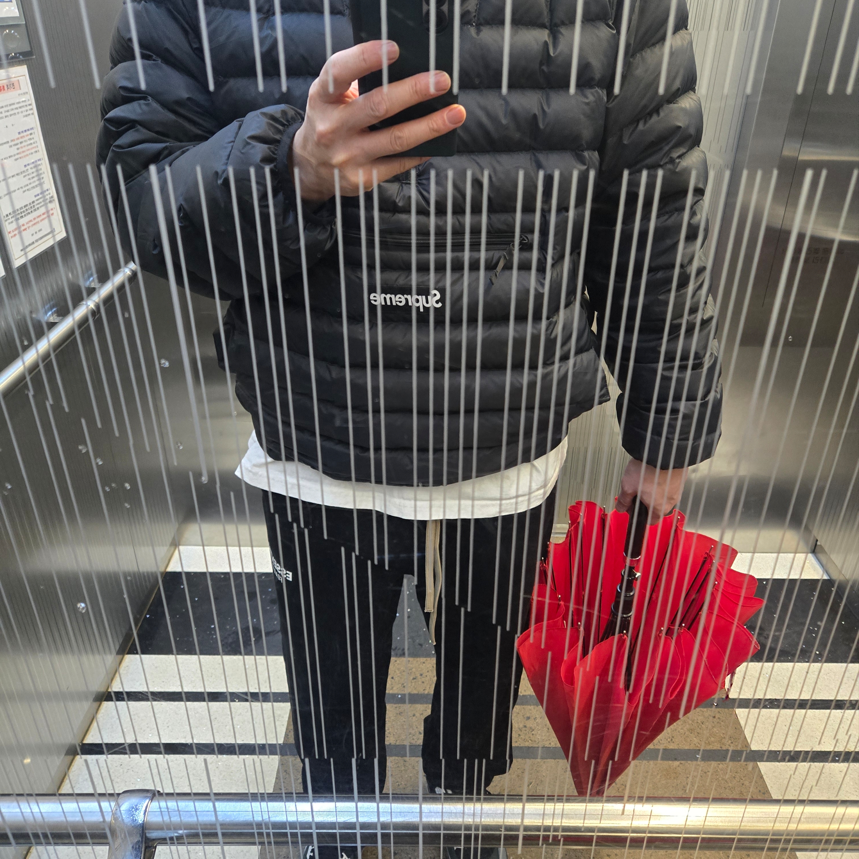 Supreme Micro Down Half Zip Hooded Pullover Black - 25FW, Essentials Fleece Essential Sweatpant Black - 24FW 착용 스타일