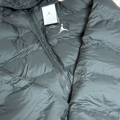 Jordan Brooklyn Puffer Jacket Black (FV7317-010), Jordan Brooklyn Therma-Fit Puffer Jacket Black White (HV0532-010) 착용 스타일
