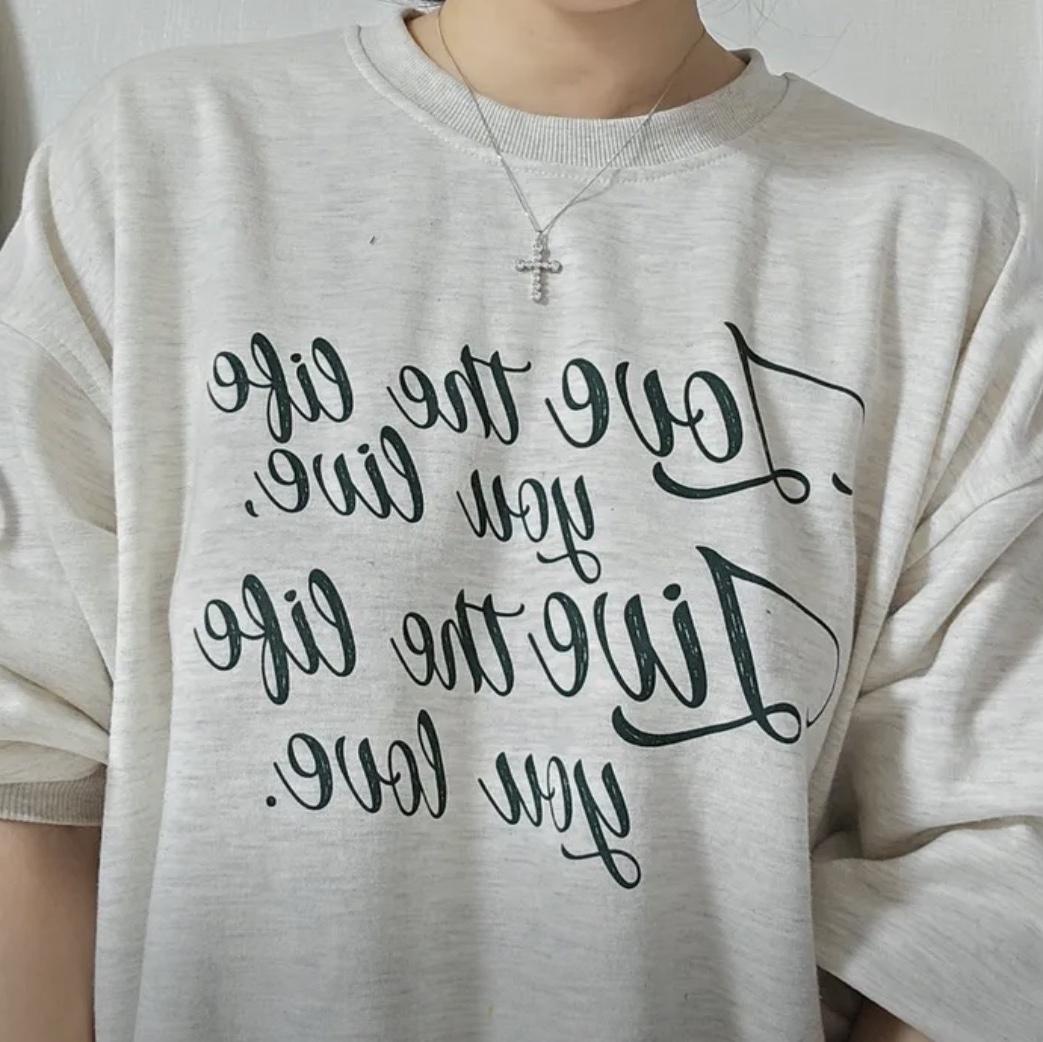 NUMBERING #3729 Round Brilliant Gradient Cross Necklace White 착용 스타일