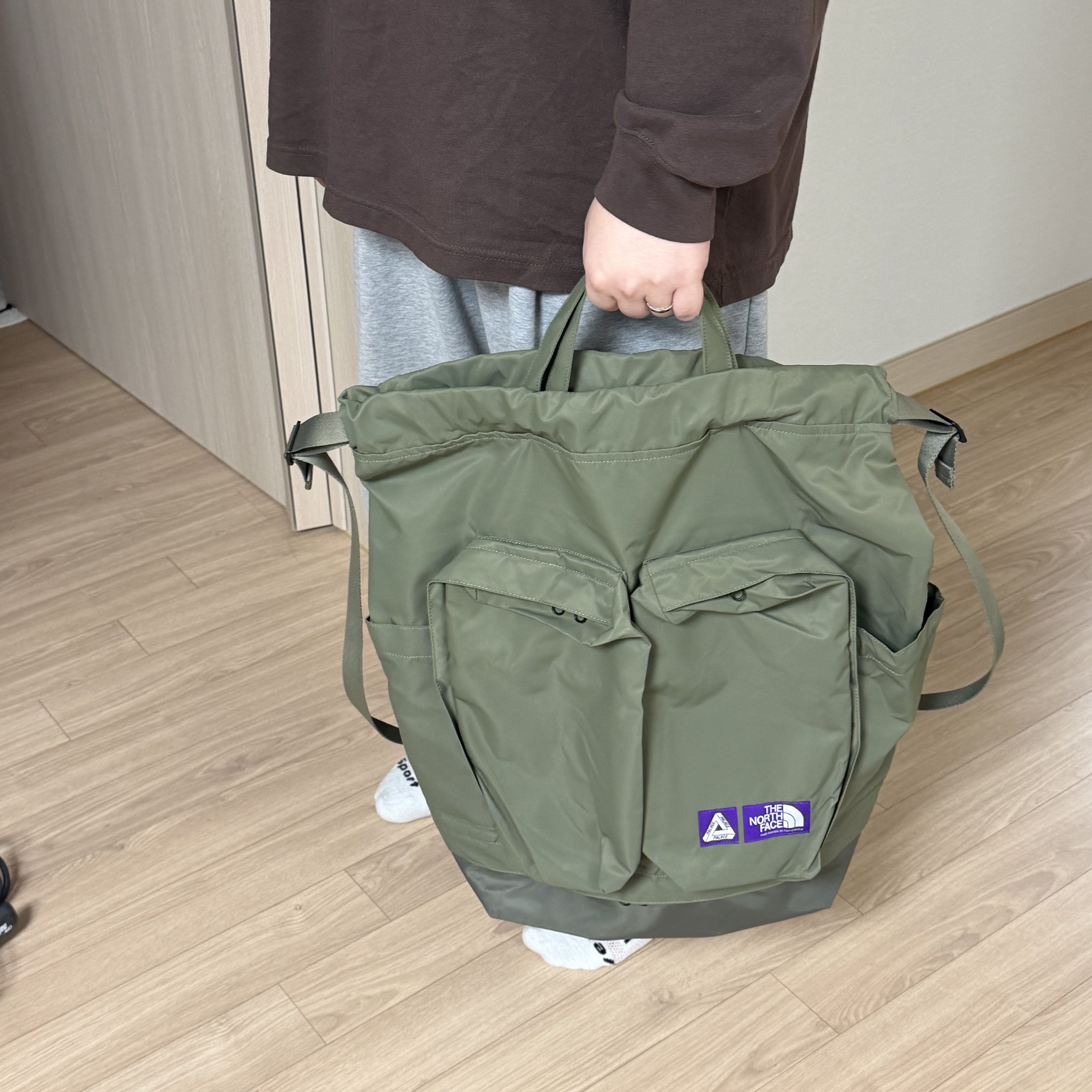 Palace x The North Face Purple Label Mountain Wind Backpack Sage Green - 25FW 착용 스타일 - 3