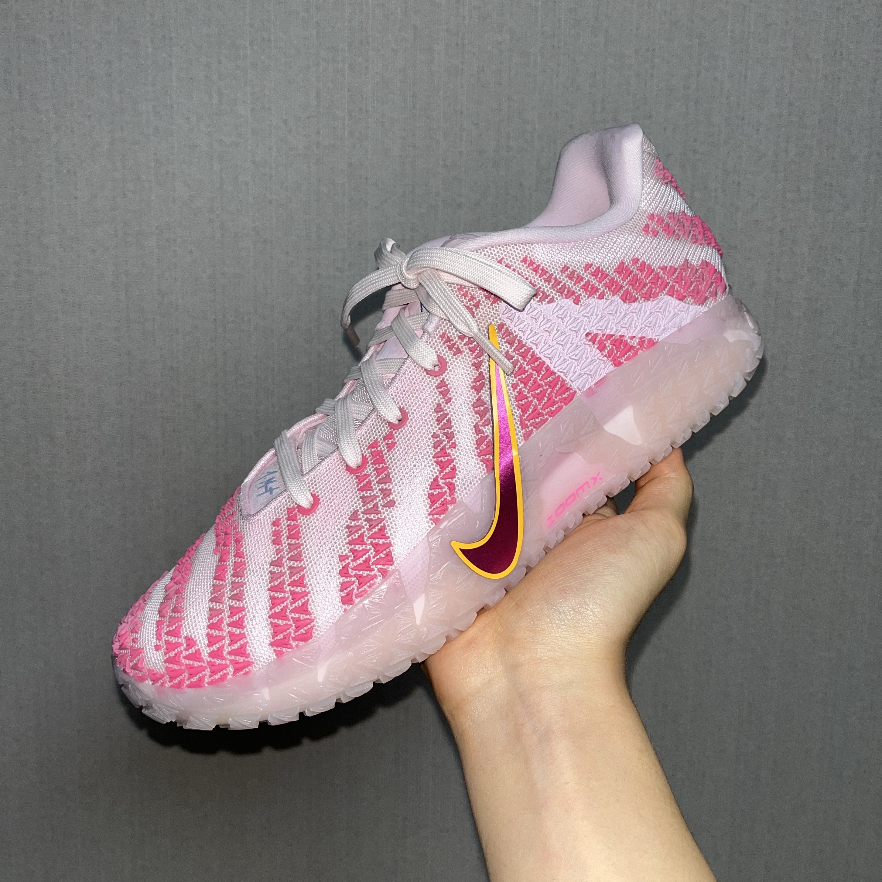 Nike Ja 3 EP Pink Foam Silt Red 착용 스타일 - 3