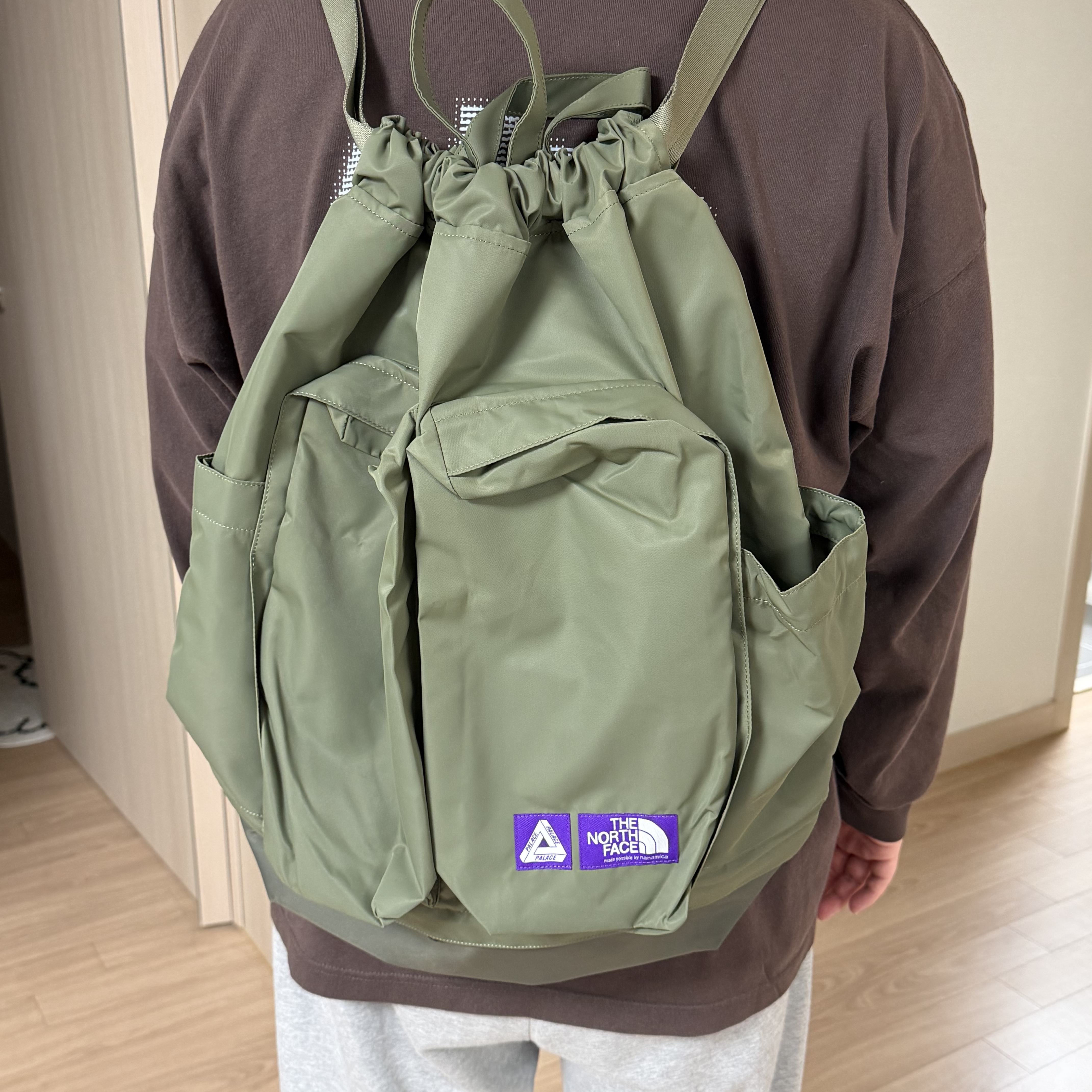 Palace x The North Face Purple Label Mountain Wind Backpack Sage Green - 25FW 착용 스타일 - 5