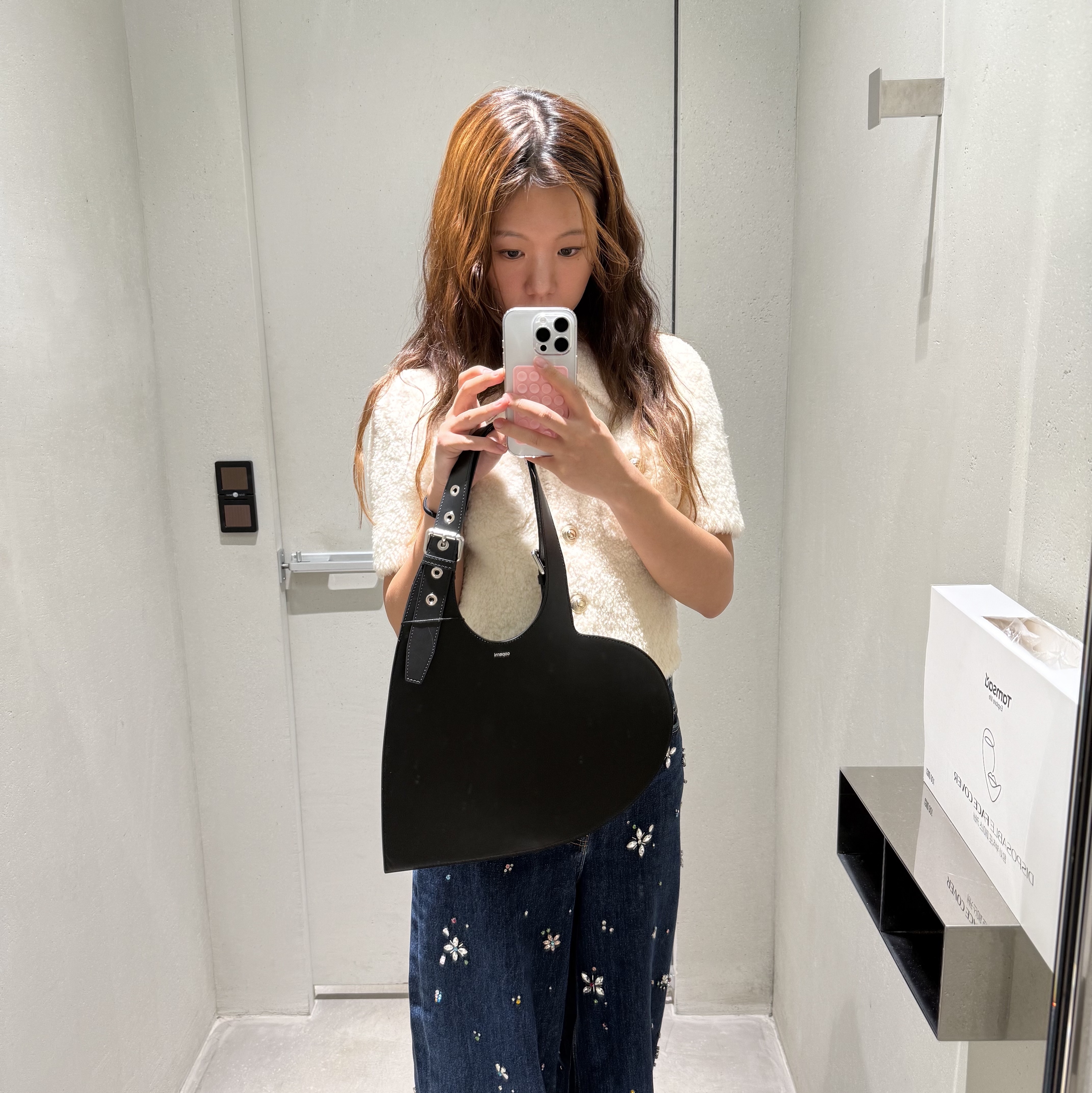 Coperni Women Belt Heart Tote Black - 25FW 착용 스타일 - 1