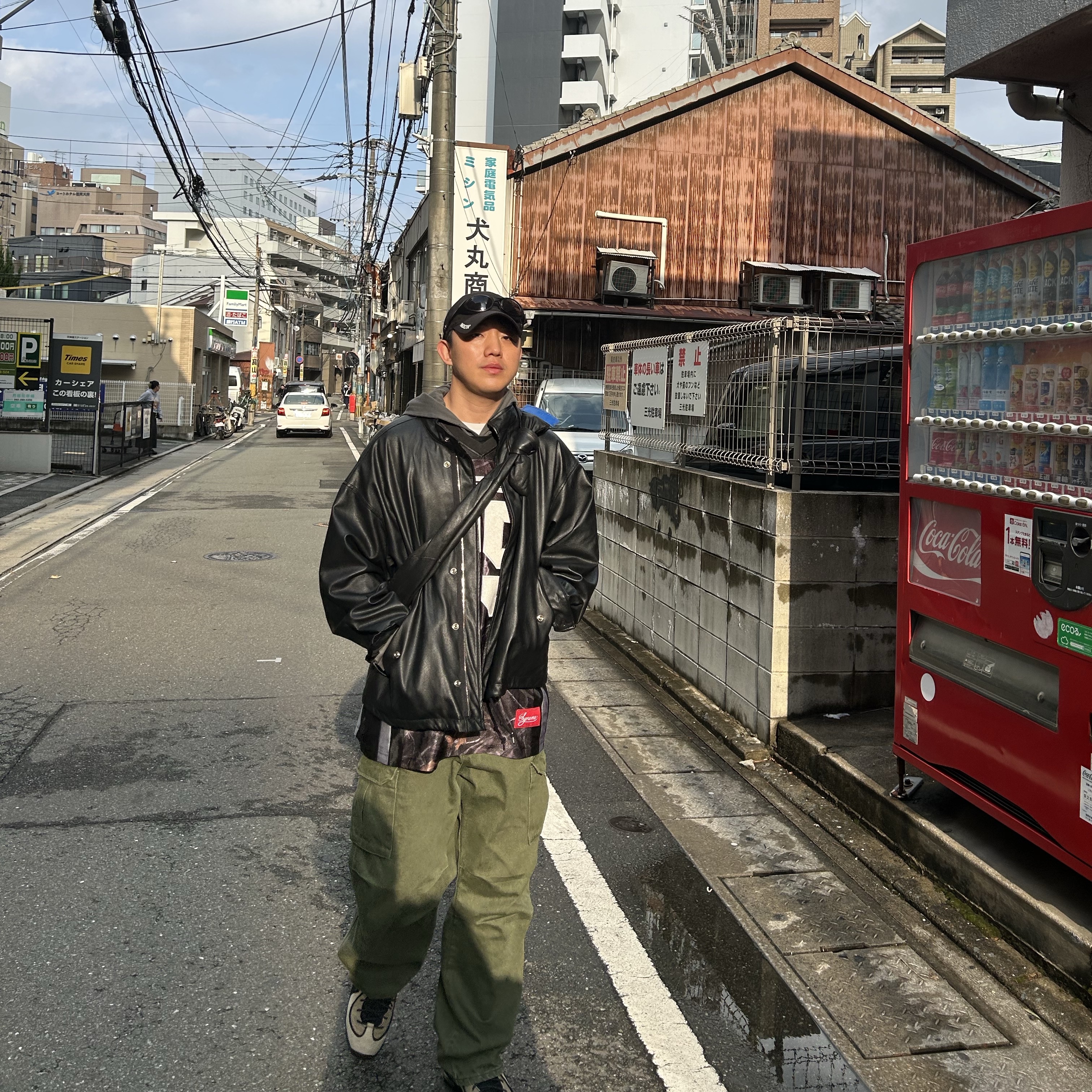 Oakley Eye Jacket Redux Matte Black Frame Prizm Grey Lenses High Bridge Fit, Nike x Stussy Air Penny II Rattan and Limestone 착용 스타일 - 1