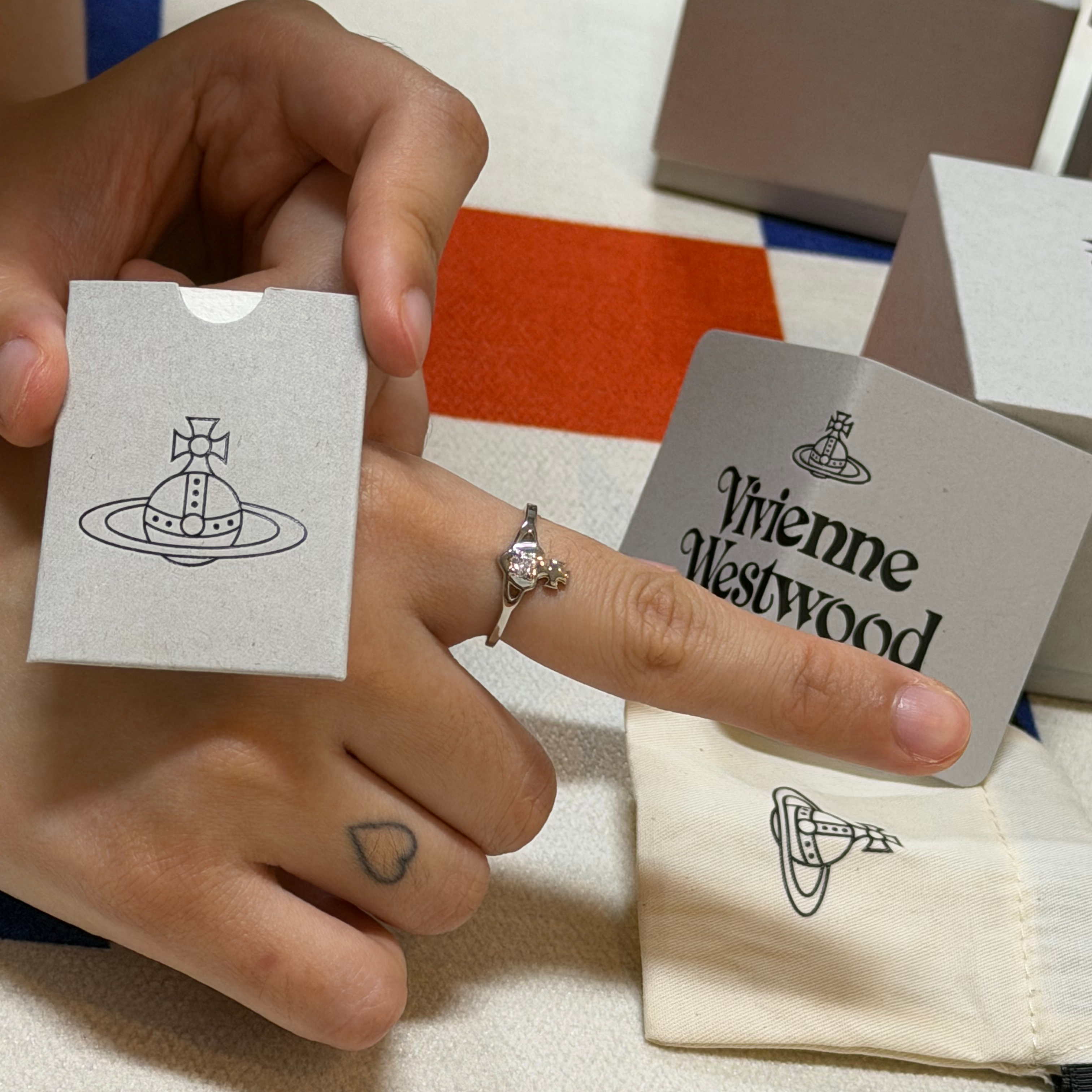 Vivienne Westwood Noella Ring Silver 착용 스타일