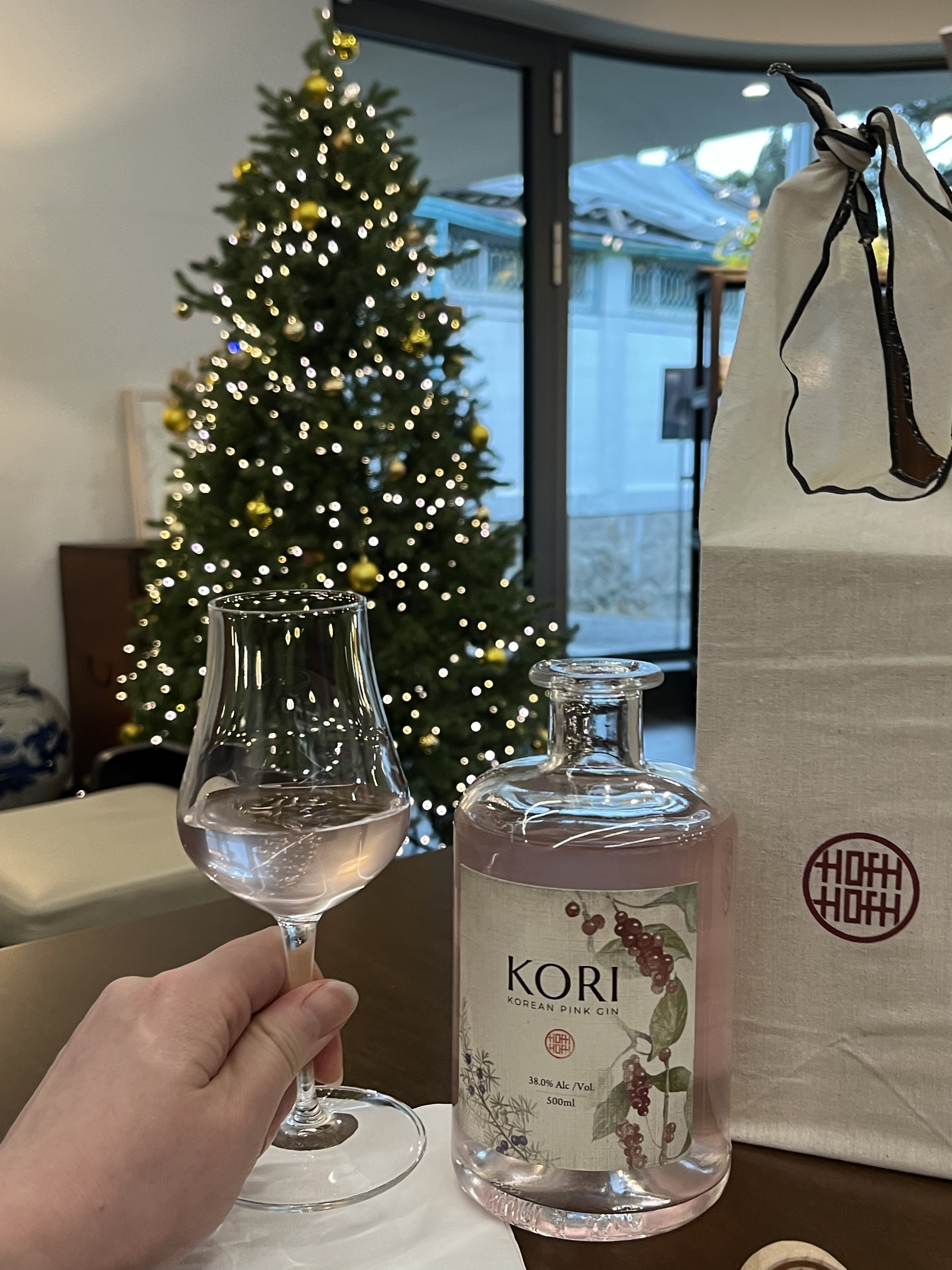 [KREAM 단독] House of Heritage KORI Korean Pink Gin 38% Gift Package 착용 스타일