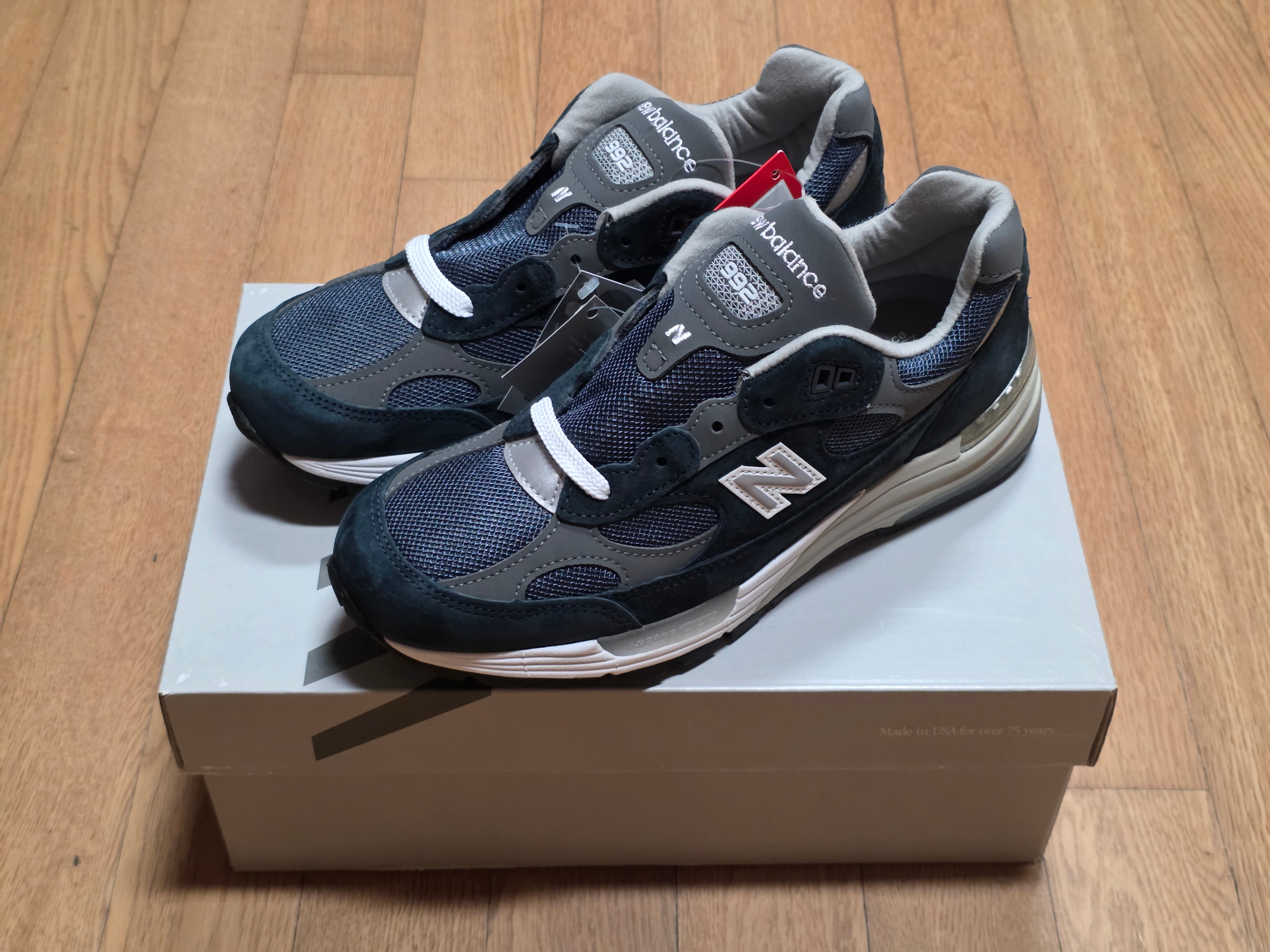 New Balance 992 Made in USA Core Navy 착용 스타일 - 2