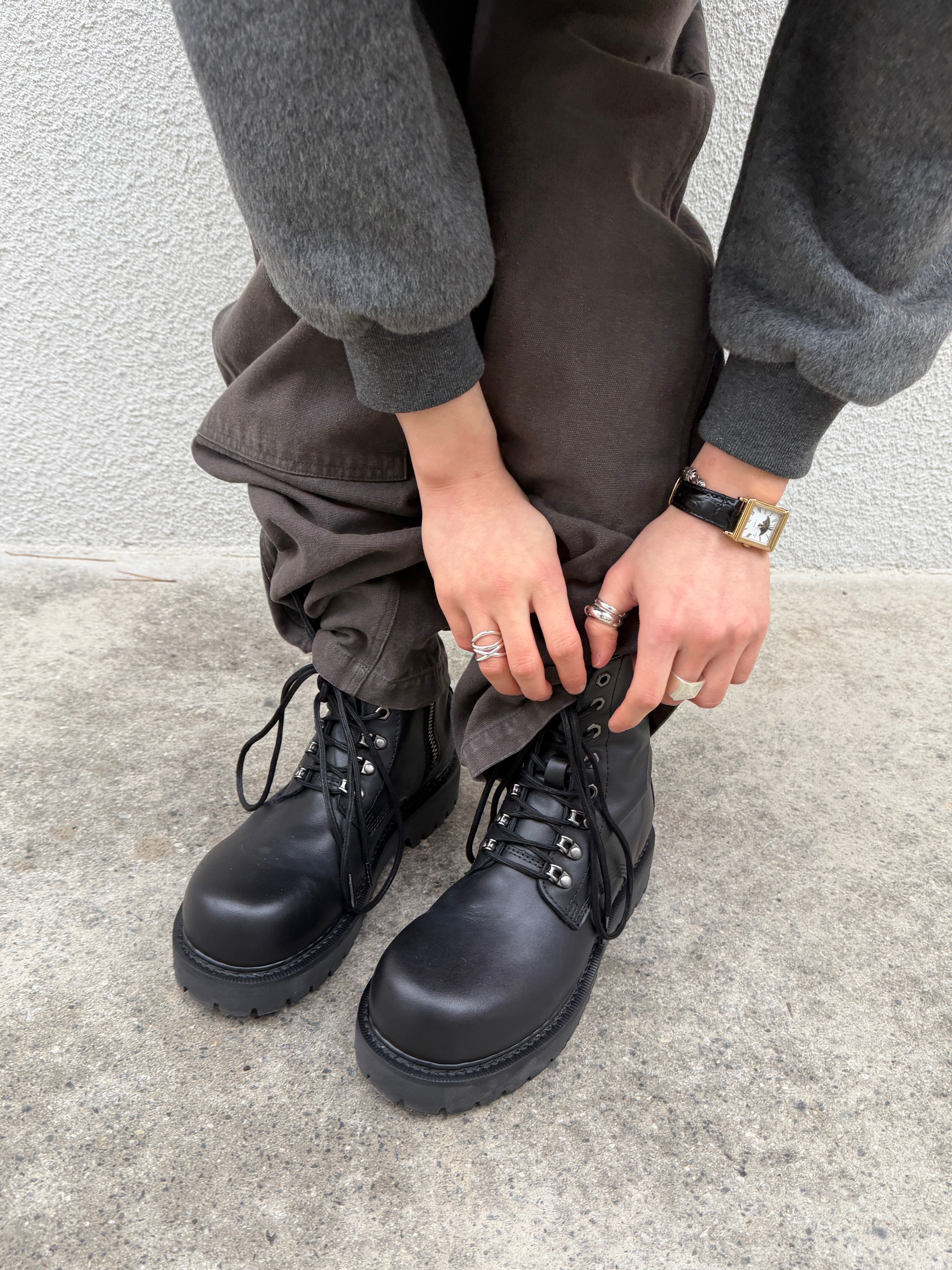 Farfromwhat Far Aged Brown Carpenter Pants, Farfromwhat Far Crest Emblem Cap_Charcoal 착용 스타일 - 5