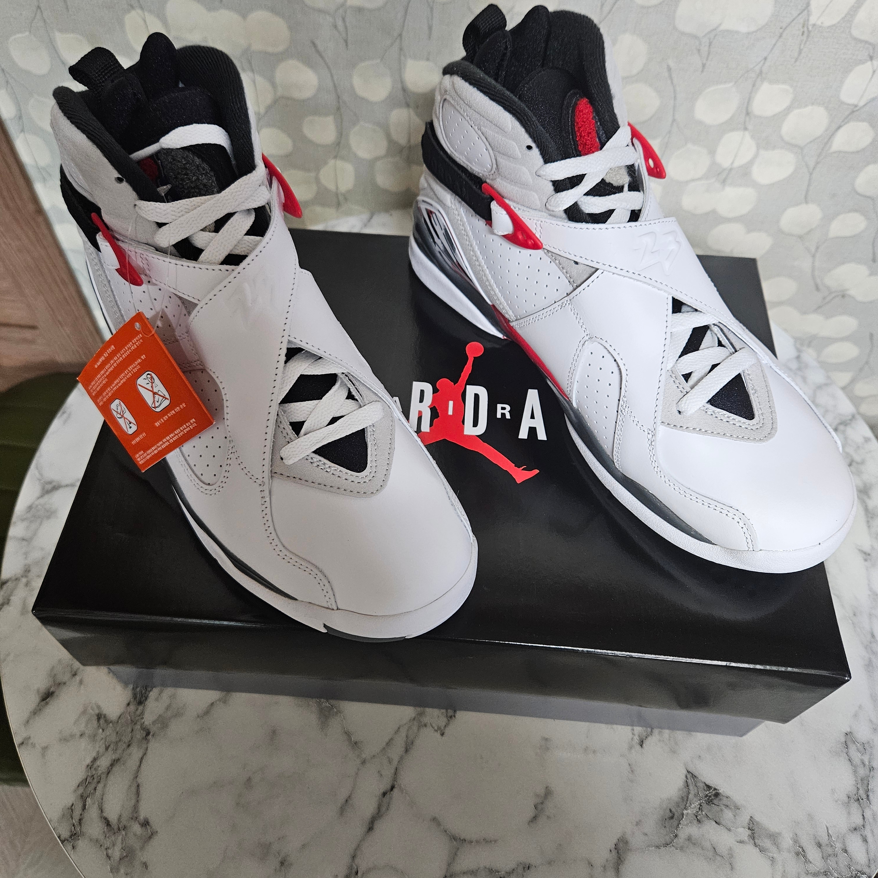 Jordan 8 Retro Bugs Bunny 2025 착용 스타일 - 2