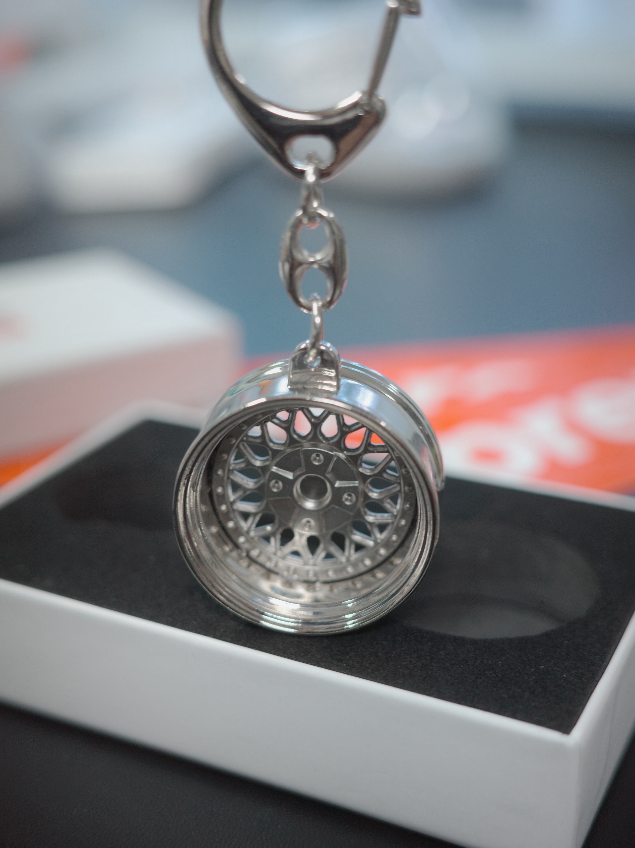 Supreme x BBS RS Rim Keychain Chrome - 25FW 착용 스타일 - 2