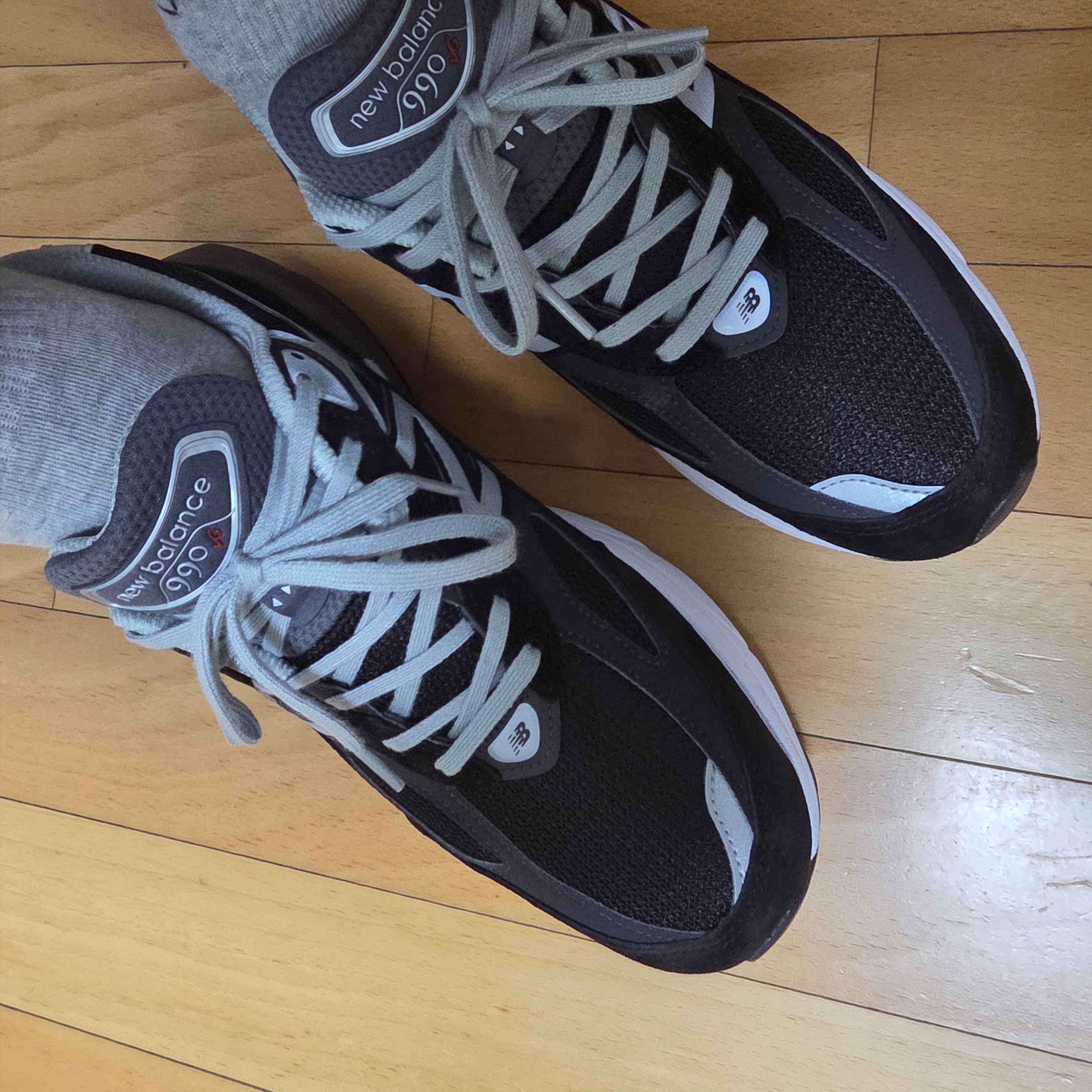 New Balance 990v6 Made in USA Black White 착용 스타일