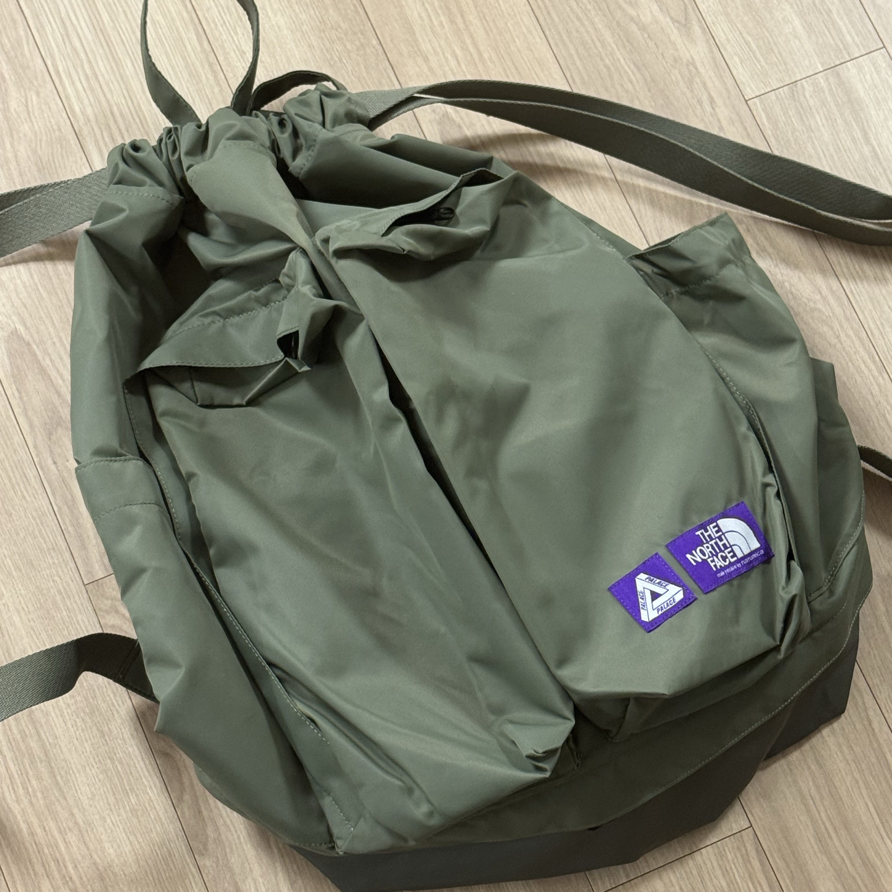 Palace x The North Face Purple Label Mountain Wind Backpack Sage Green - 25FW 착용 스타일 - 6
