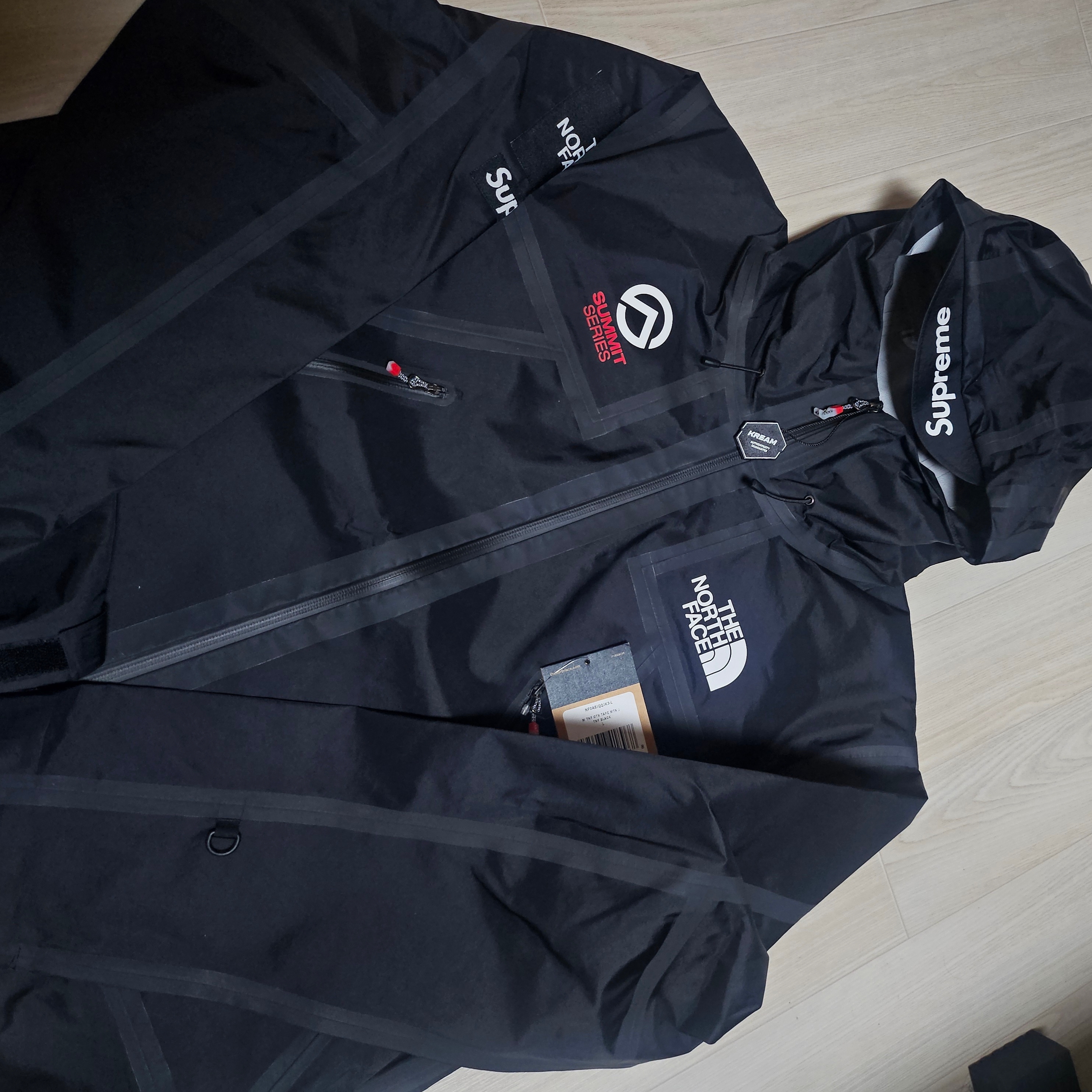 Supreme x The North Face Summit Series Outer Tape Seam Jacket Black - 21SS 착용 스타일 - 4