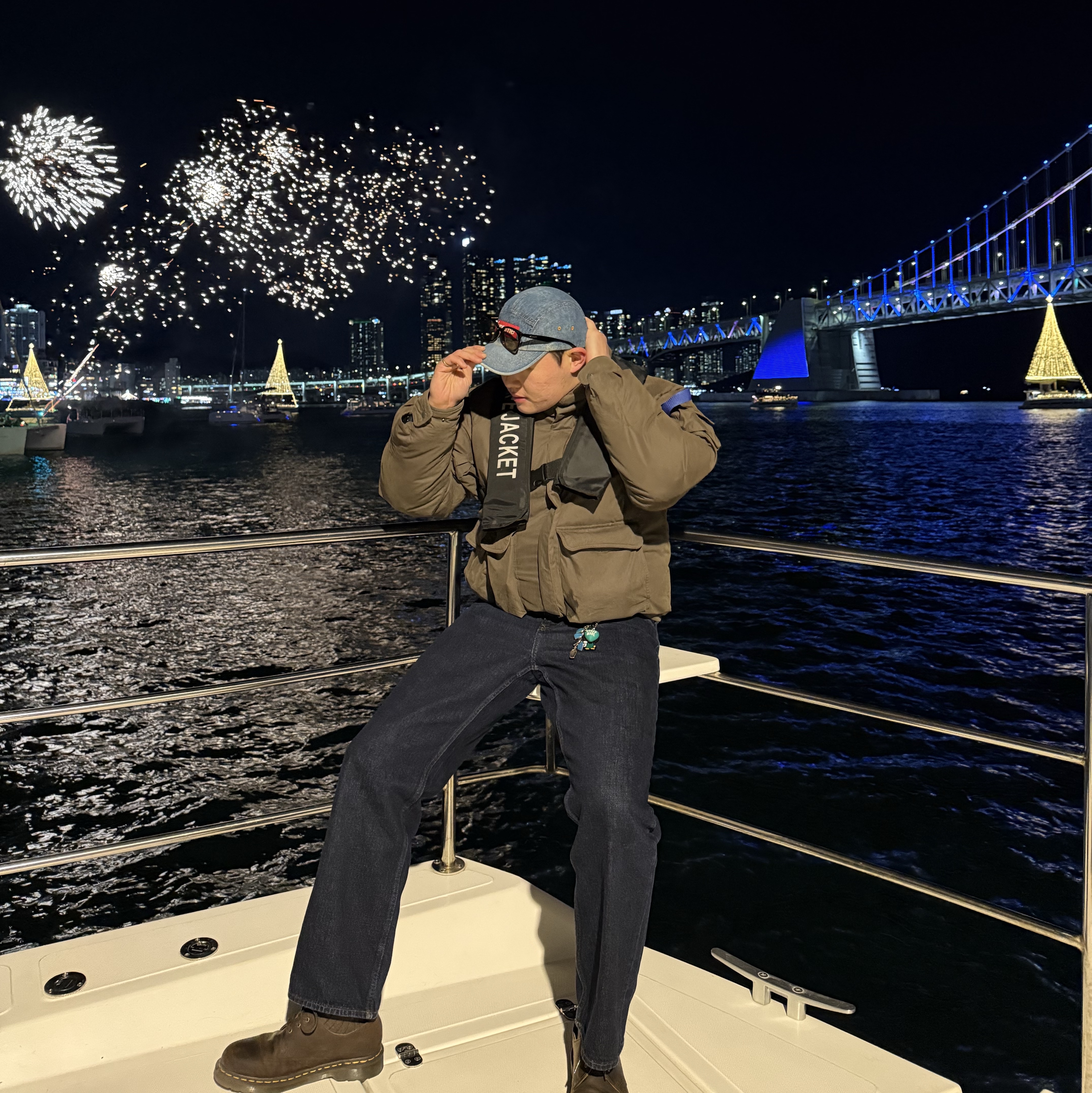 Dr. Martens 1461 Crazy Horse Dark Brown, Uniqlo x JW Anderson Straight Jean Blue - JP 착용 스타일