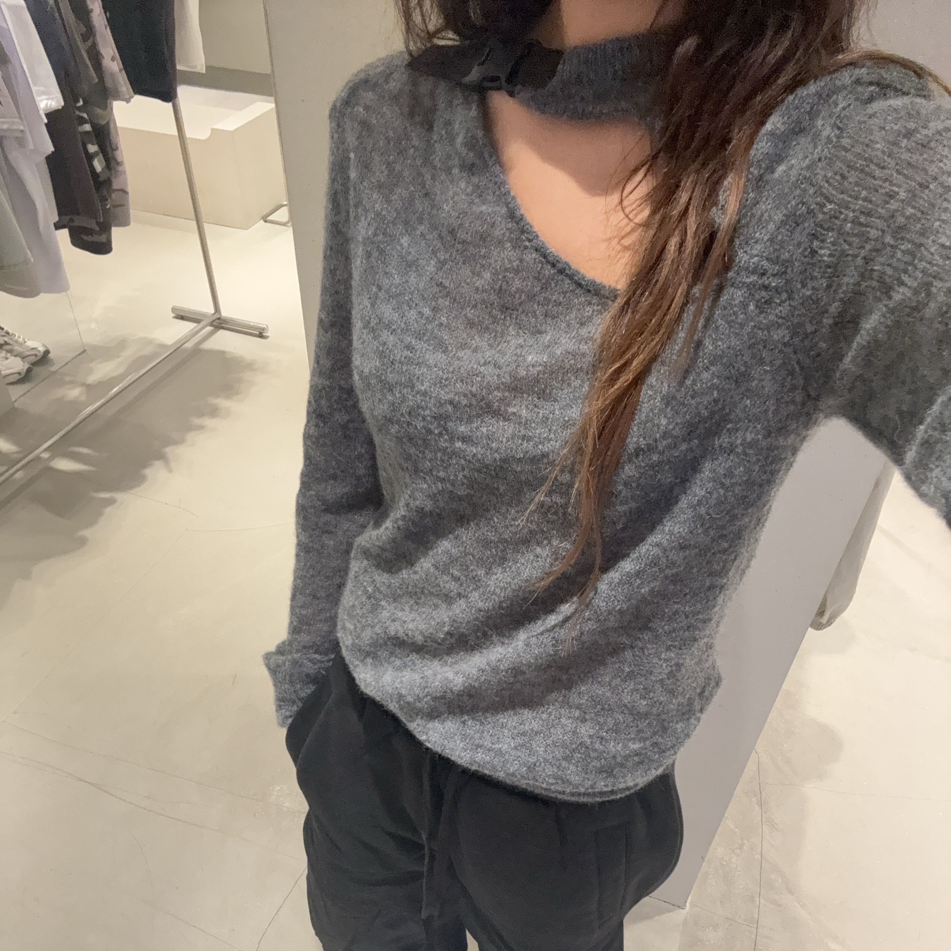 Coperni Women Buckle Cut Out Sweater Grey - 25FW 착용 스타일 - 5