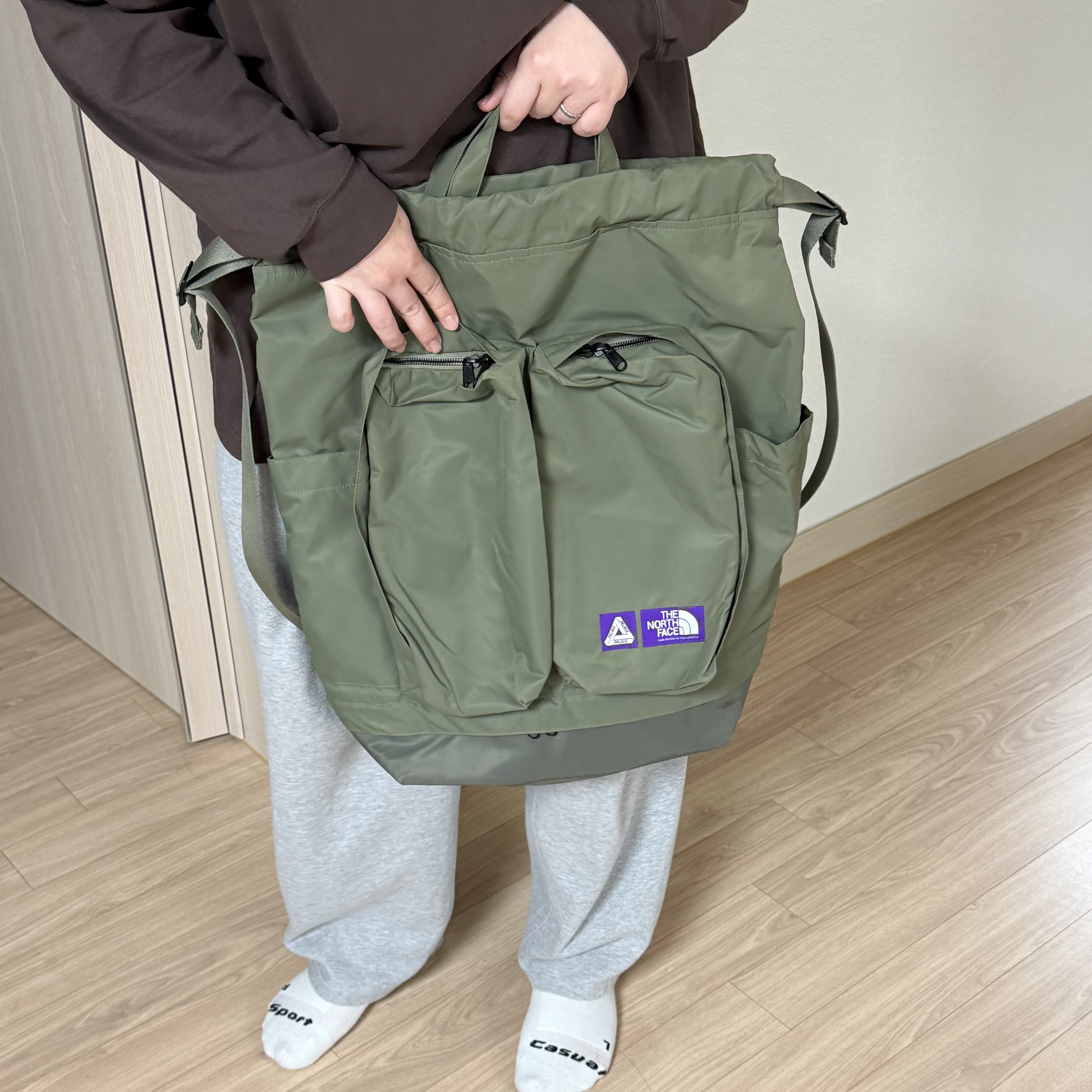 Palace x The North Face Purple Label Mountain Wind Backpack Sage Green - 25FW 착용 스타일 - 4