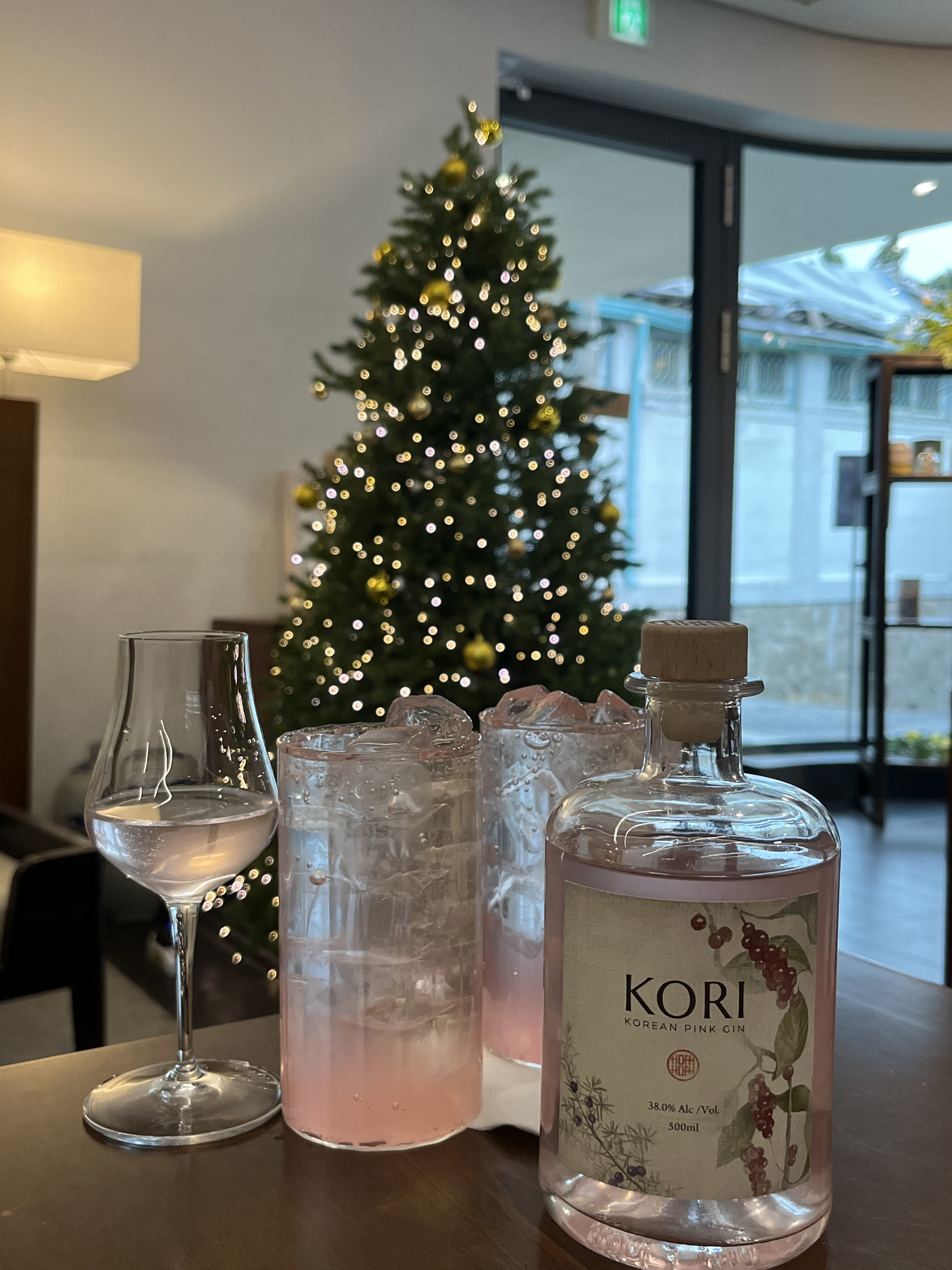 [KREAM 단독] House of Heritage KORI Korean Pink Gin 38% Gift Package 착용 스타일