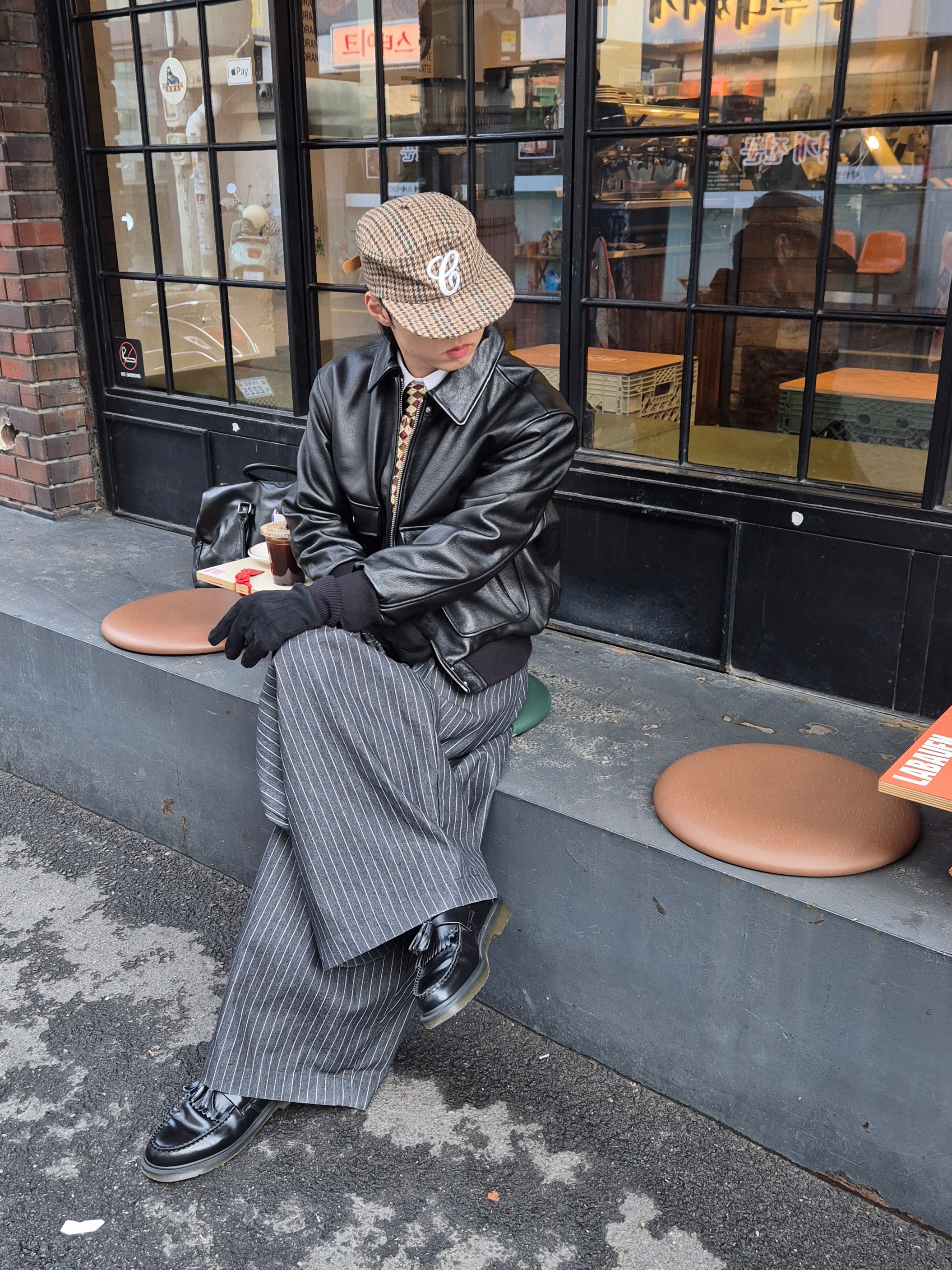 Dr. Martens Adrian Smooth Black 착용 스타일 - 5