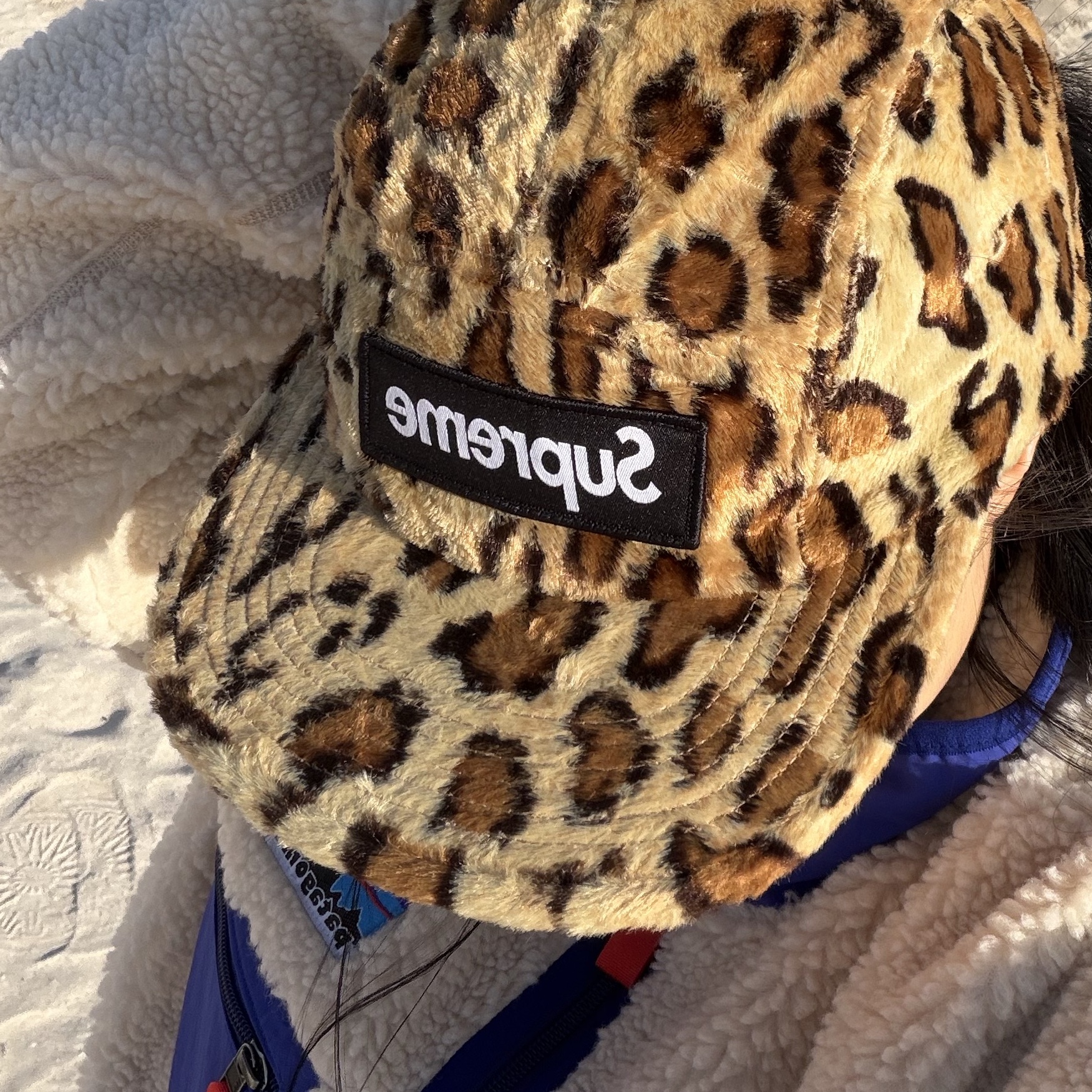 Supreme x GOODENOUGH Crushed Rayon Pile Camp Cap Leopard - 25SS, Patagonia Classic Retro-X Fleece Jacket Dark Natural 착용 스타일