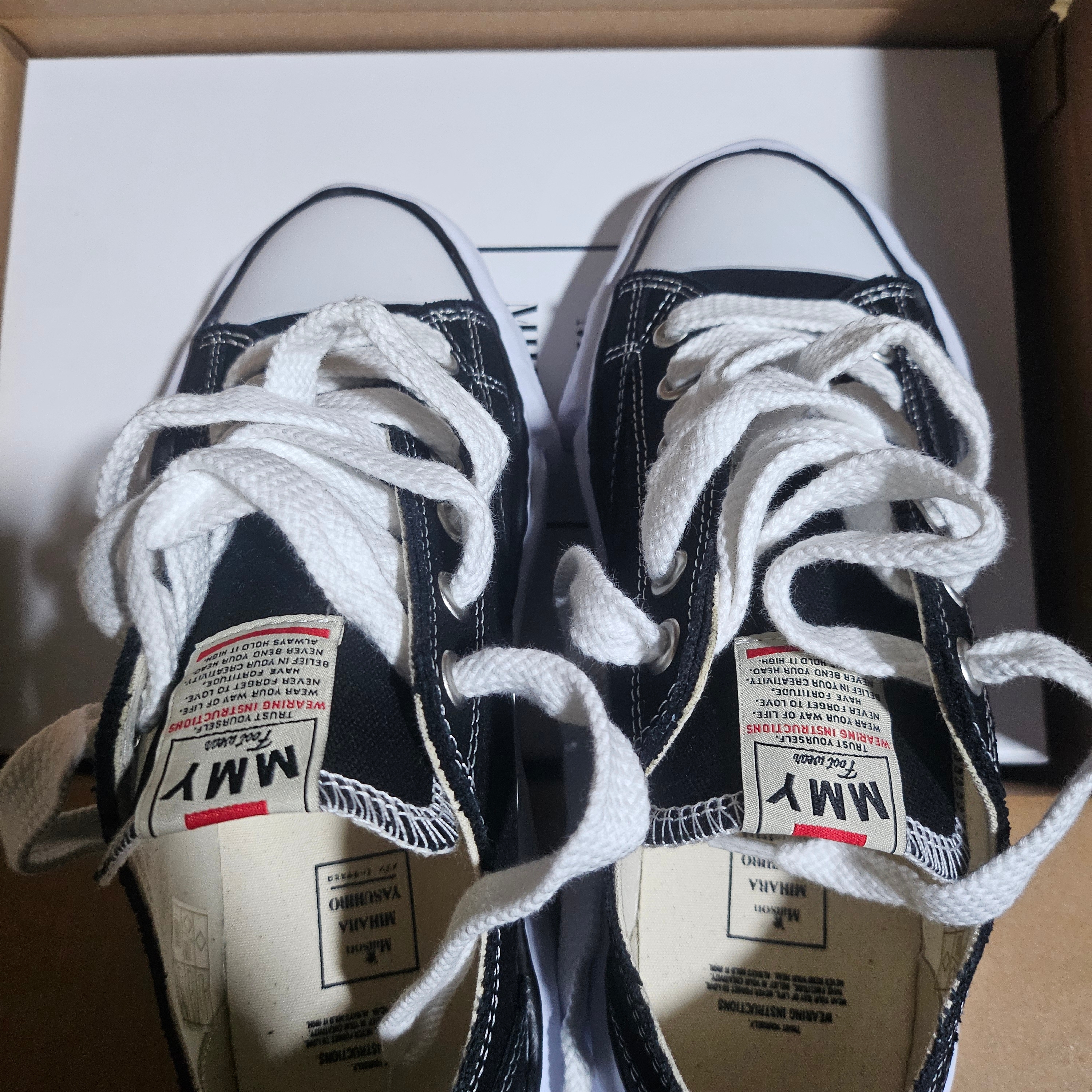 Maison Mihara Yasuhiro Peterson OG Sole Canvas Low Sneakers Black 착용 스타일