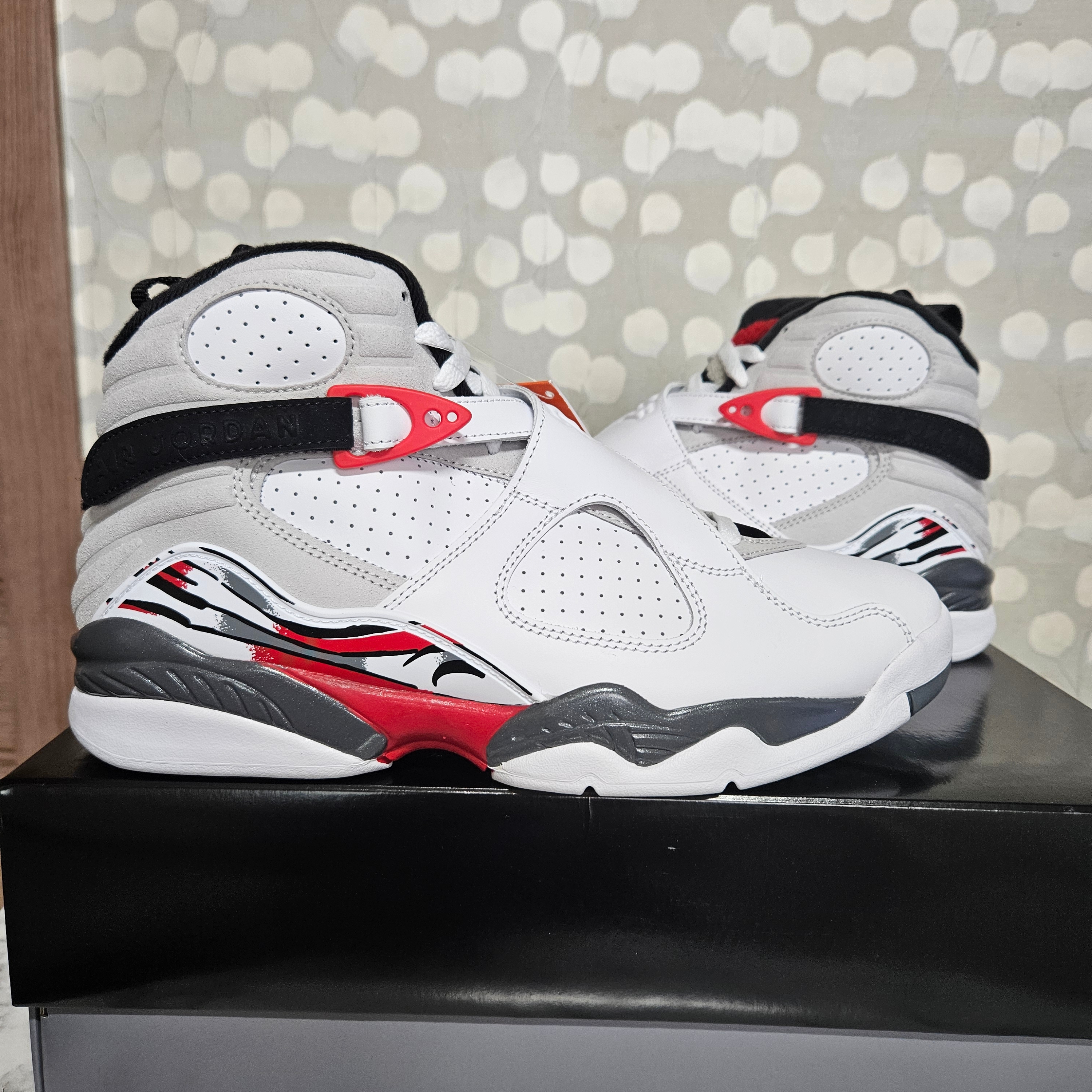 Jordan 8 Retro Bugs Bunny 2025 착용 스타일 - 3