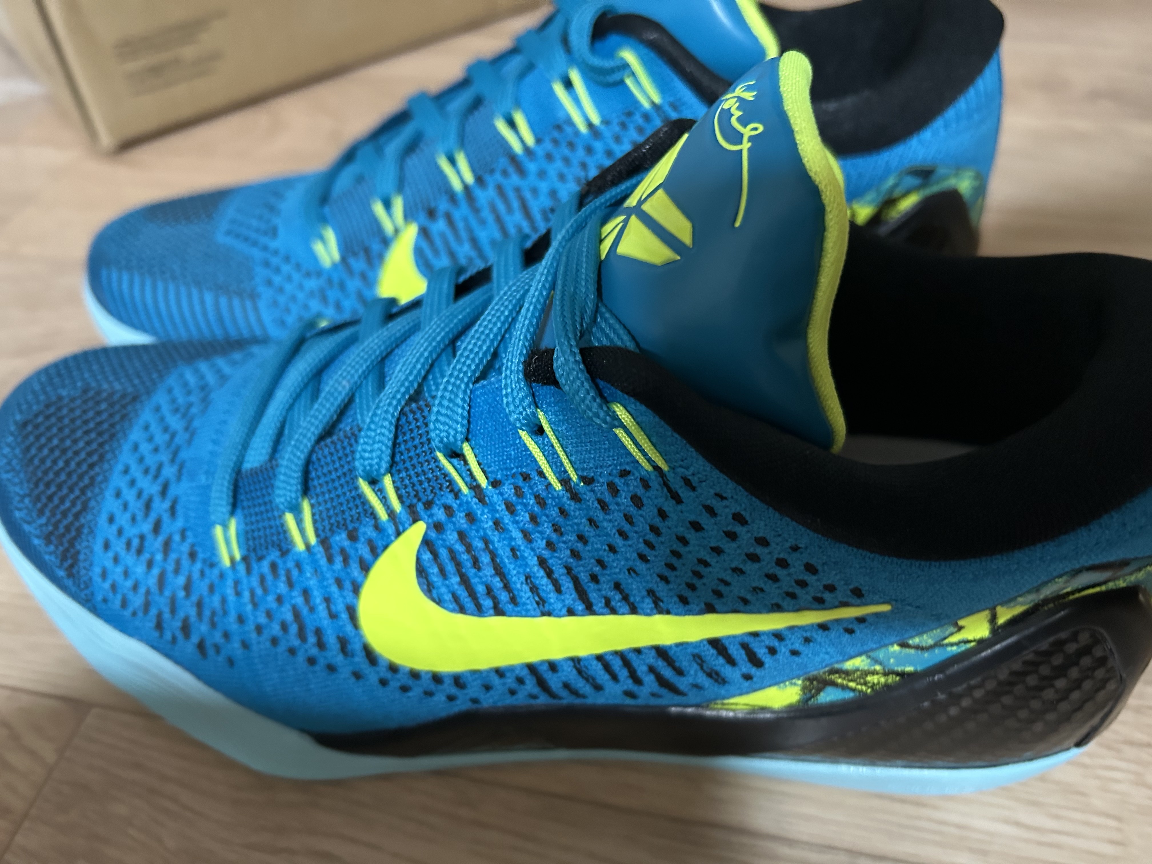 Nike Kobe 9 Elite Low Protro Neo Turquoise and Volt 착용 스타일