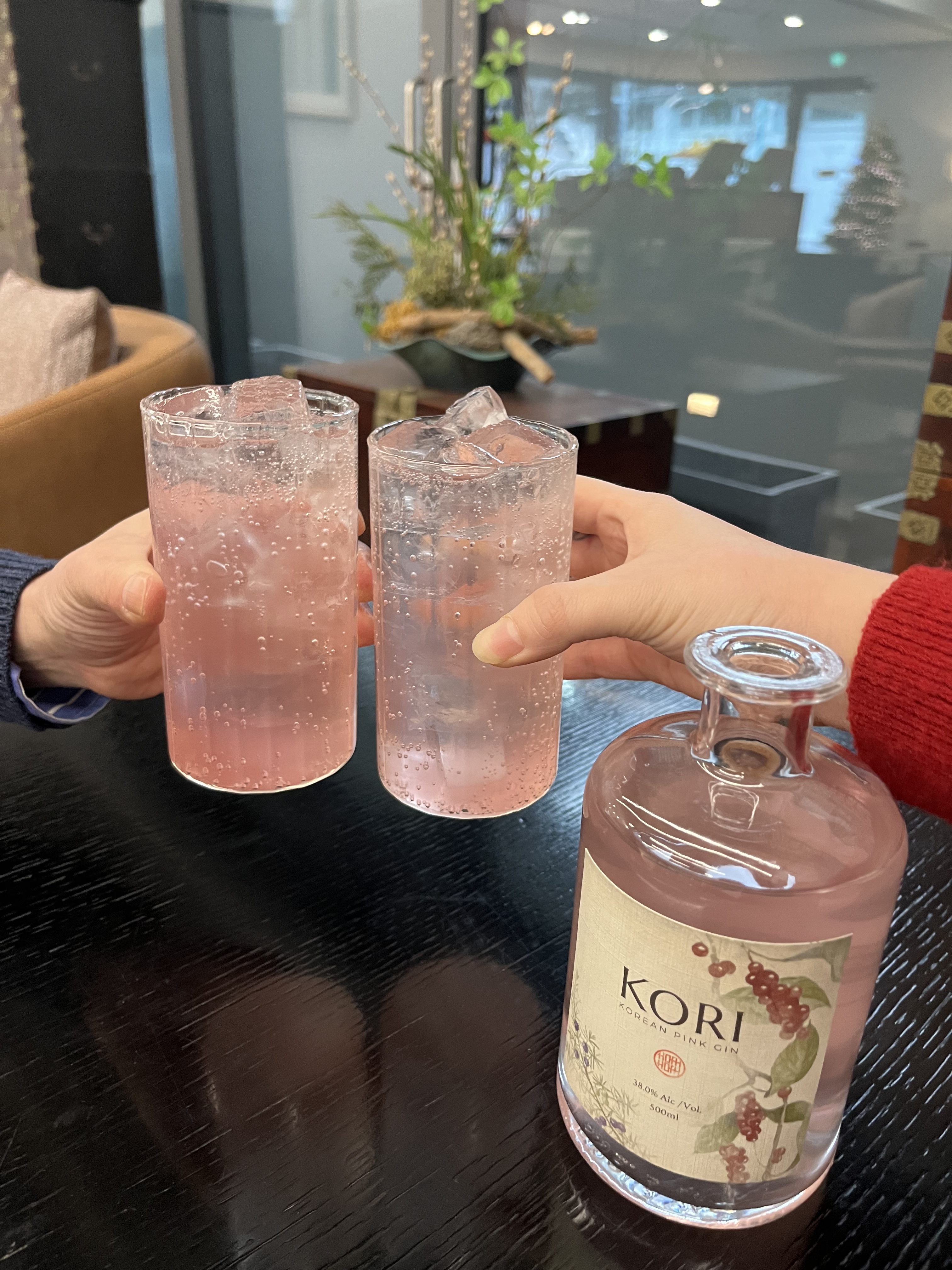 [KREAM 단독] House of Heritage KORI Korean Pink Gin 38% Gift Package 착용 스타일