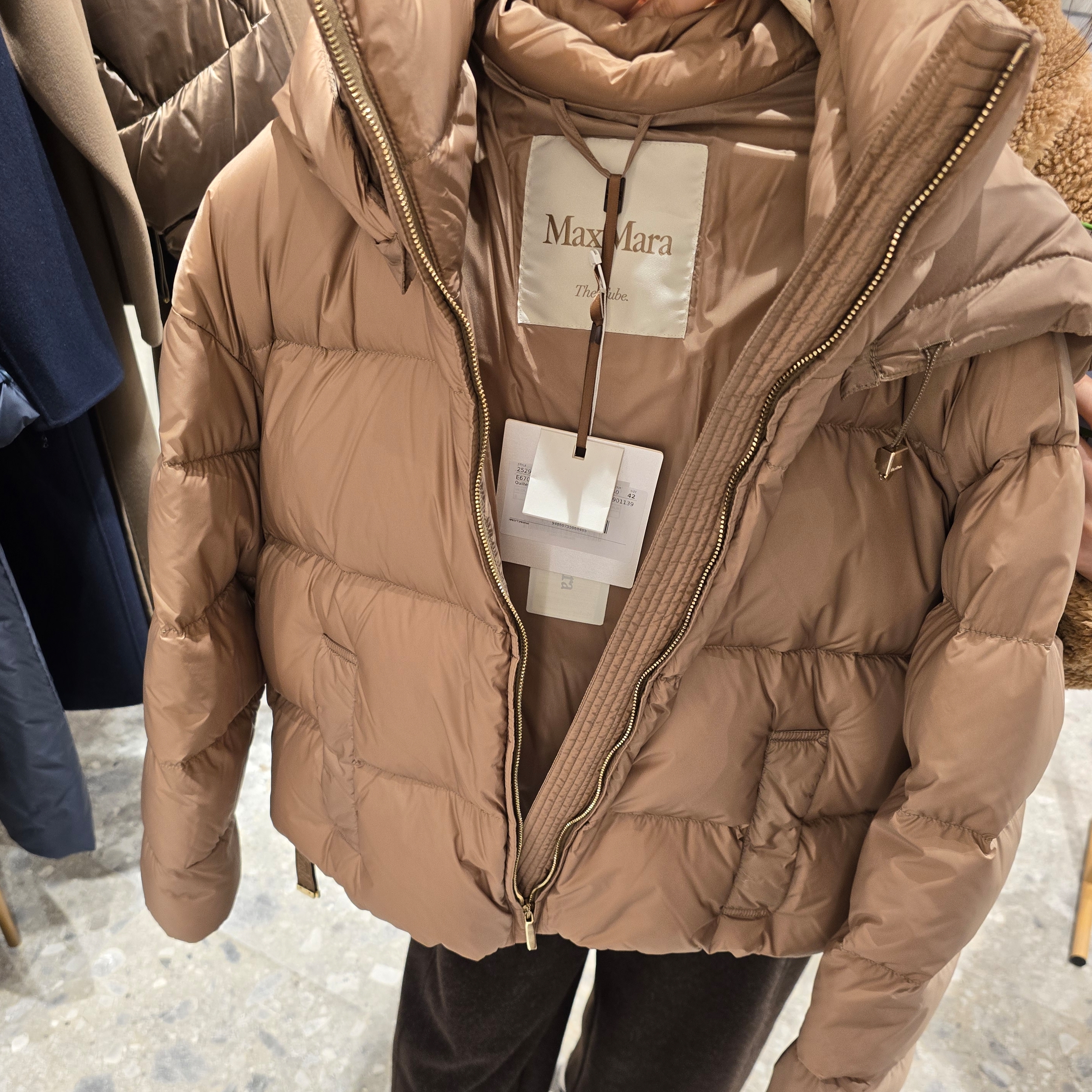 (W) Max Mara The Cube Trebi Water-Repellent Down Jacket Camel 착용 스타일 - 5