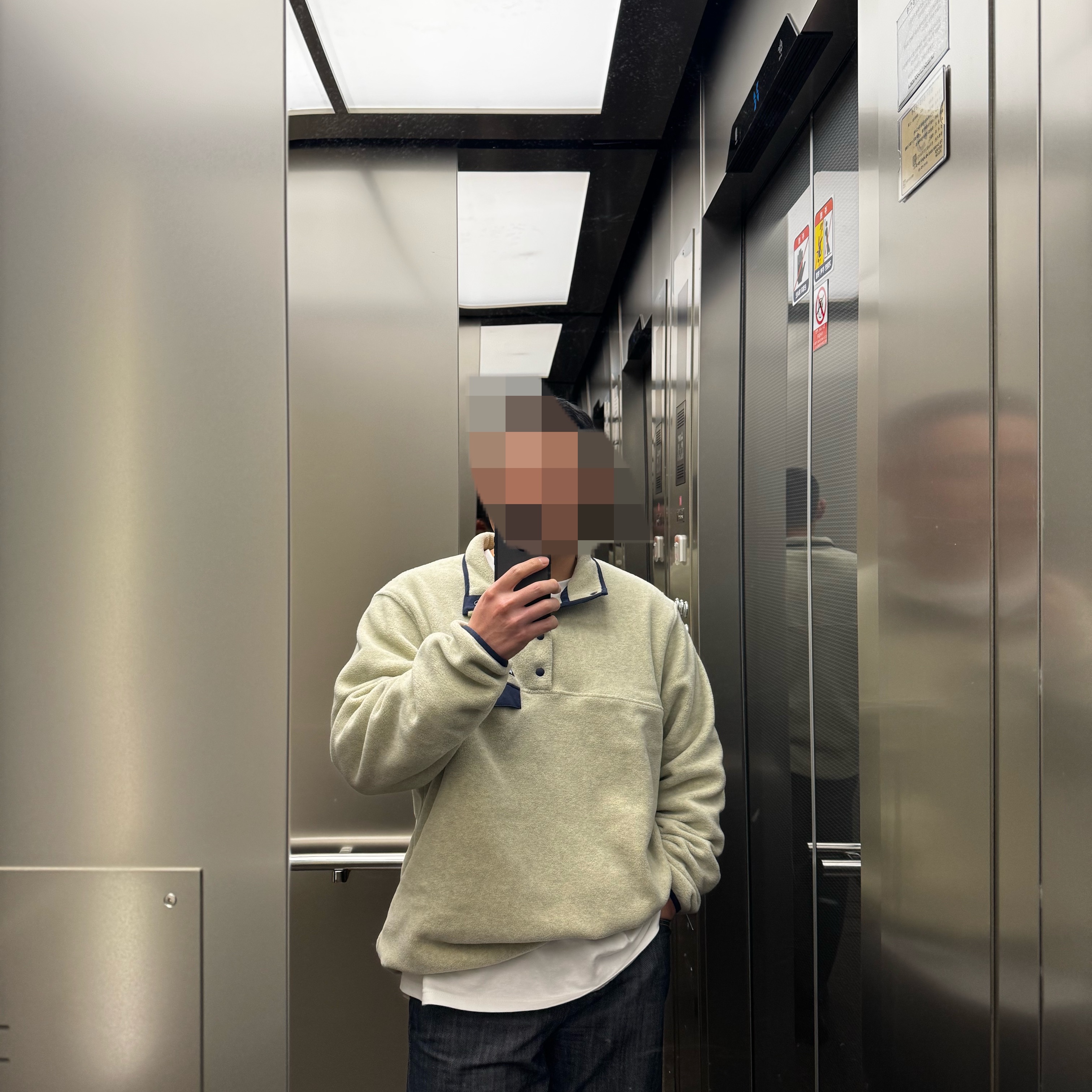 Patagonia Lightweight Synchilla Snap-T Fleece Pullover Oatmeal Heather/Smolder Blue/New Navy 착용 스타일