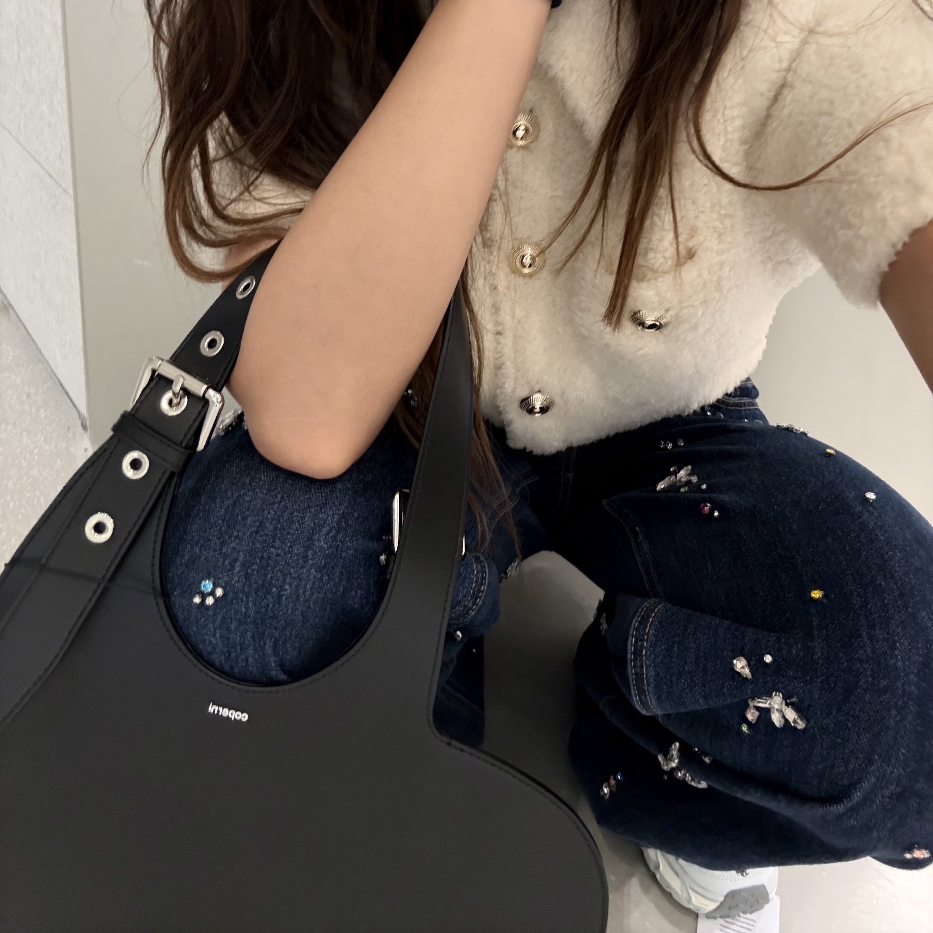 Coperni Women Belt Heart Tote Black - 25FW 착용 스타일 - 5