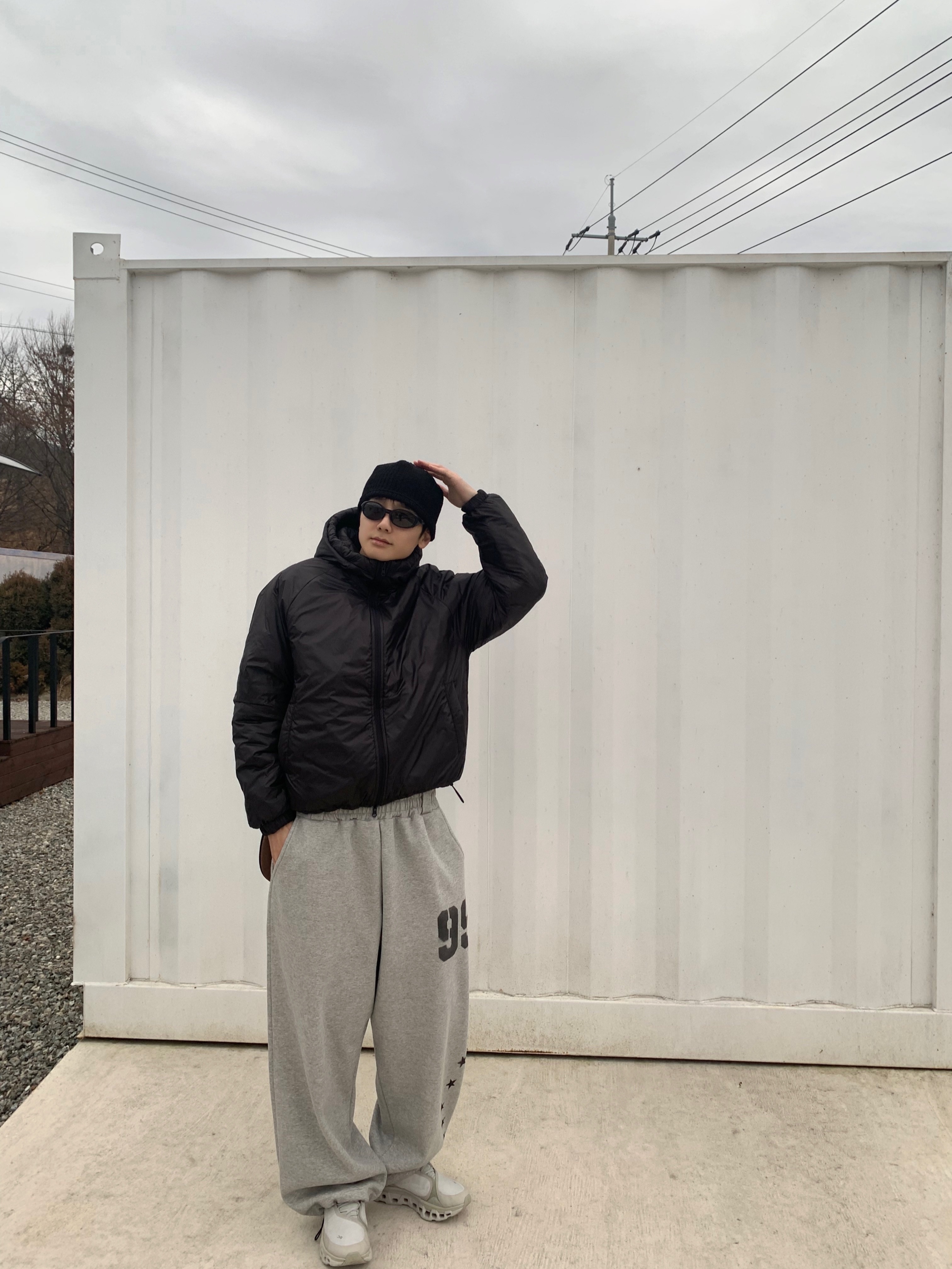 On Running x Post Archive Faction (Paf) Cloudmonster 2 Moondust Chalk, (W) On Running x Post Archive Faction (Paf) Cloudmonster 2 Moondust Chalk 착용 스타일 - 1