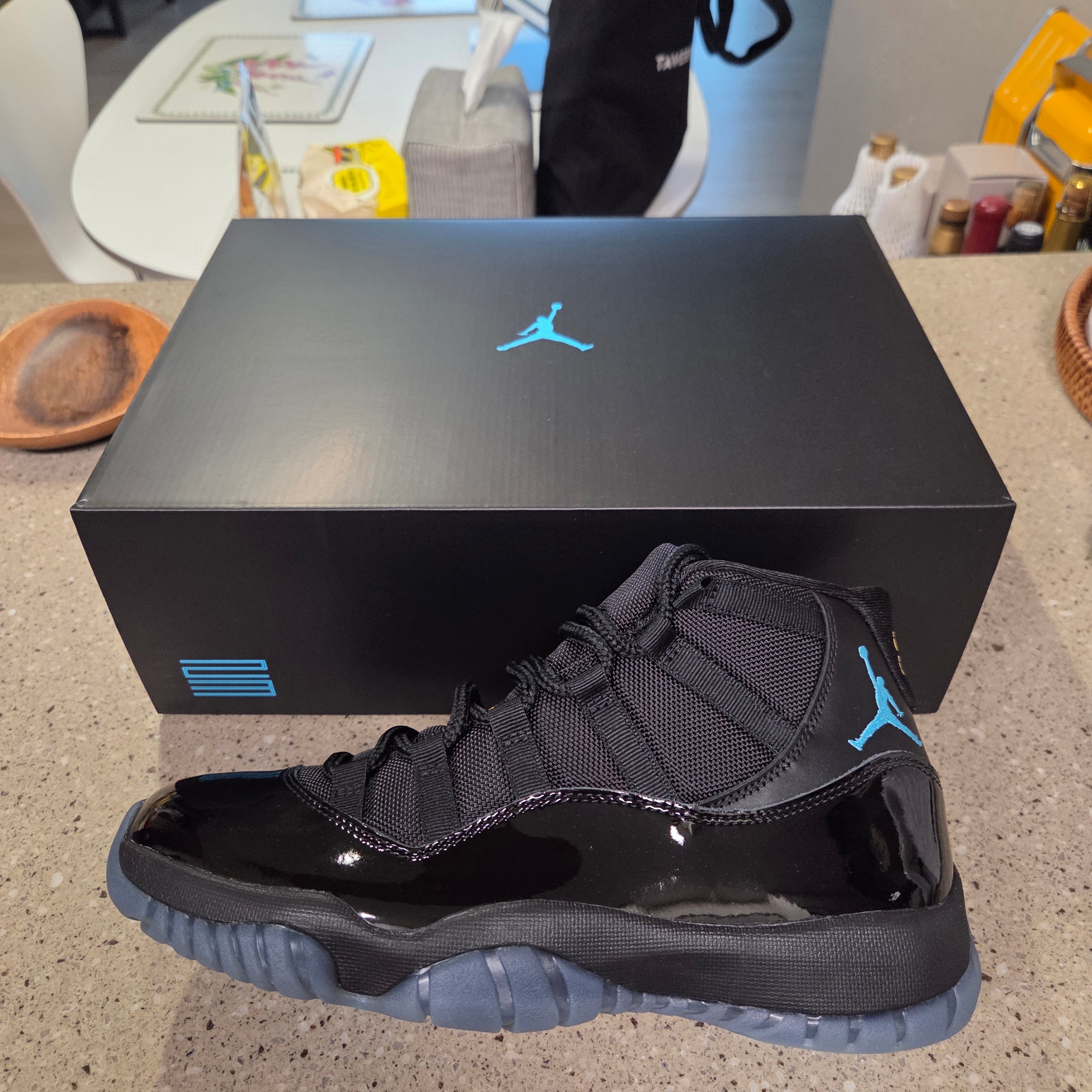 Jordan 8 Retro Bugs Bunny 2025, Jordan 11 Retro Gamma Blue 착용 스타일 - 2