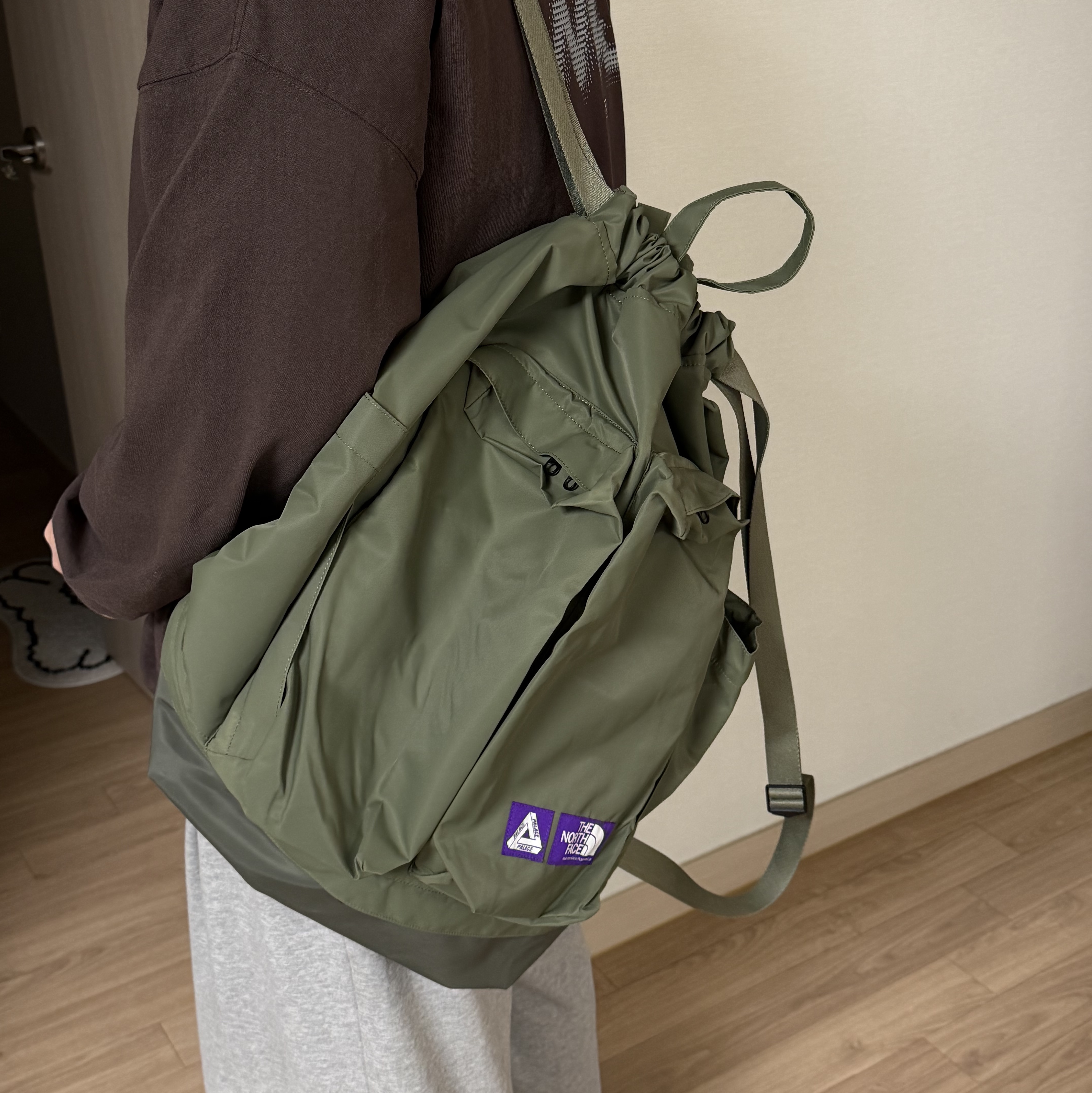 Palace x The North Face Purple Label Mountain Wind Backpack Sage Green - 25FW 착용 스타일 - 1