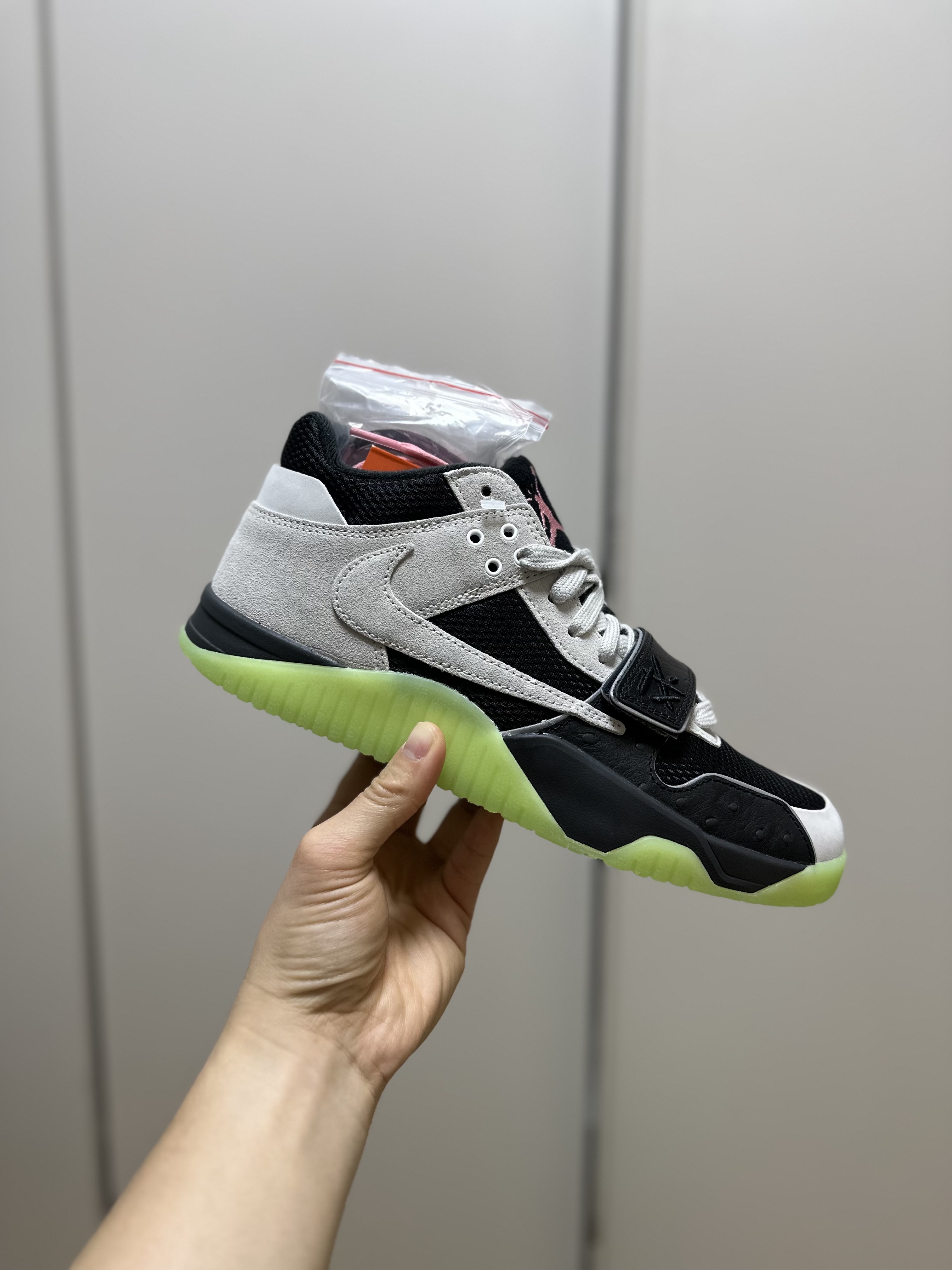 Jordan x Travis Scott x Chase B Jumpman Jack TR Black Night Silver 착용 스타일