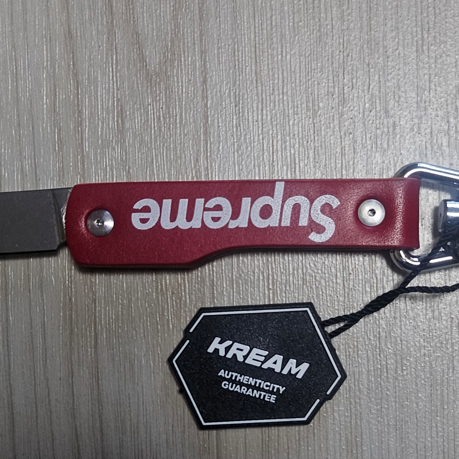 Supreme Leather Clip Knife Red - 25SS 착용 스타일 - 3