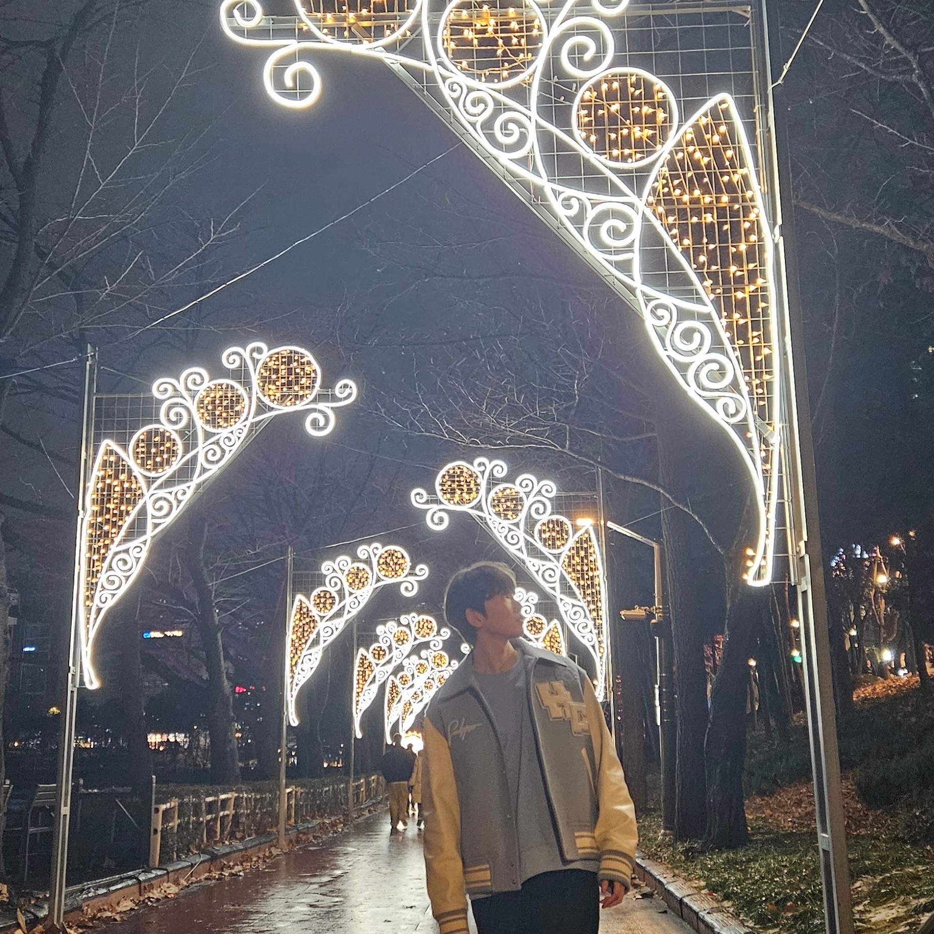 Solid Homme Sculpture Varsity Jumper Blue 착용 스타일 - 2
