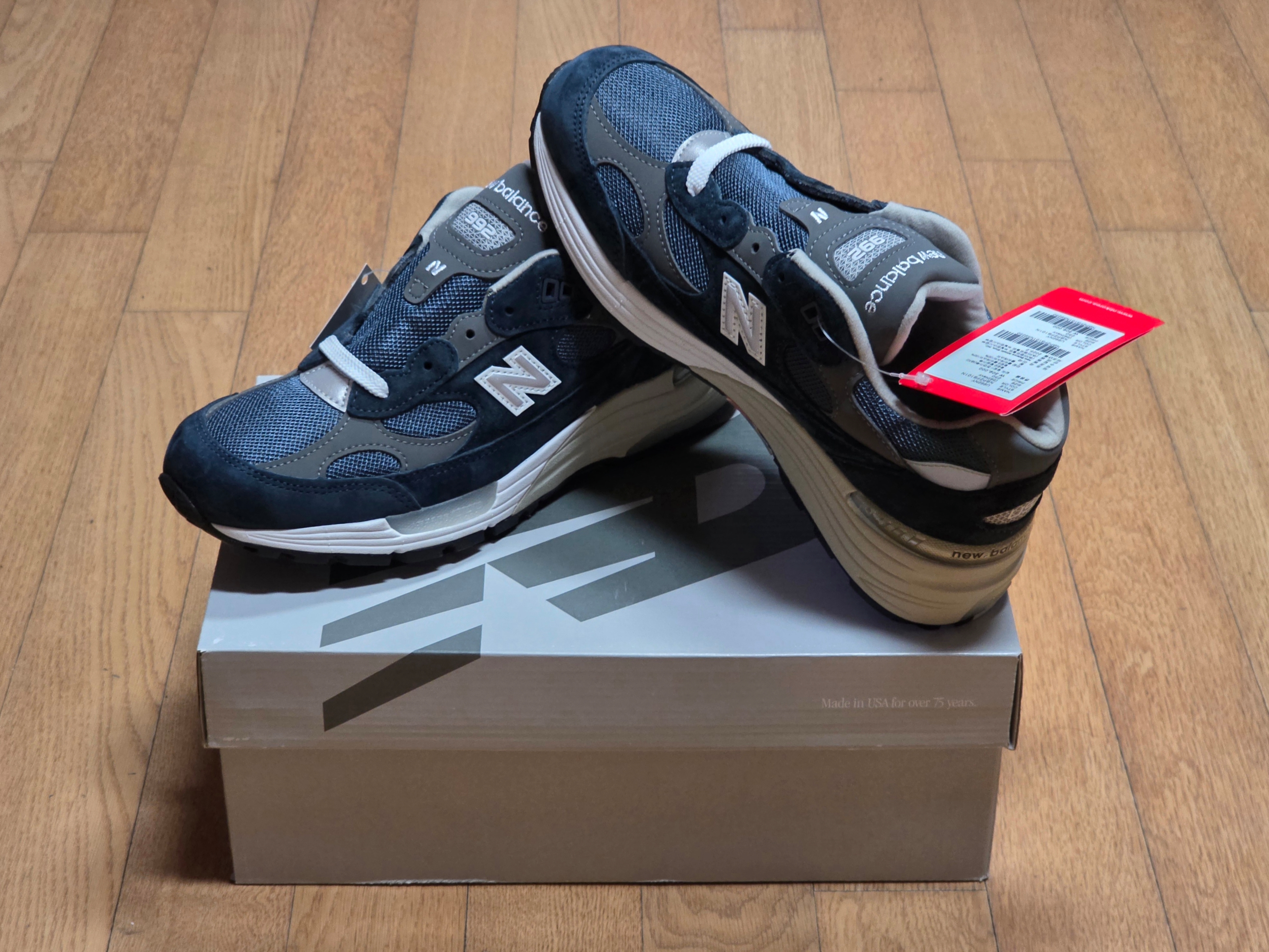 New Balance 992 Made in USA Core Navy 착용 스타일 - 1