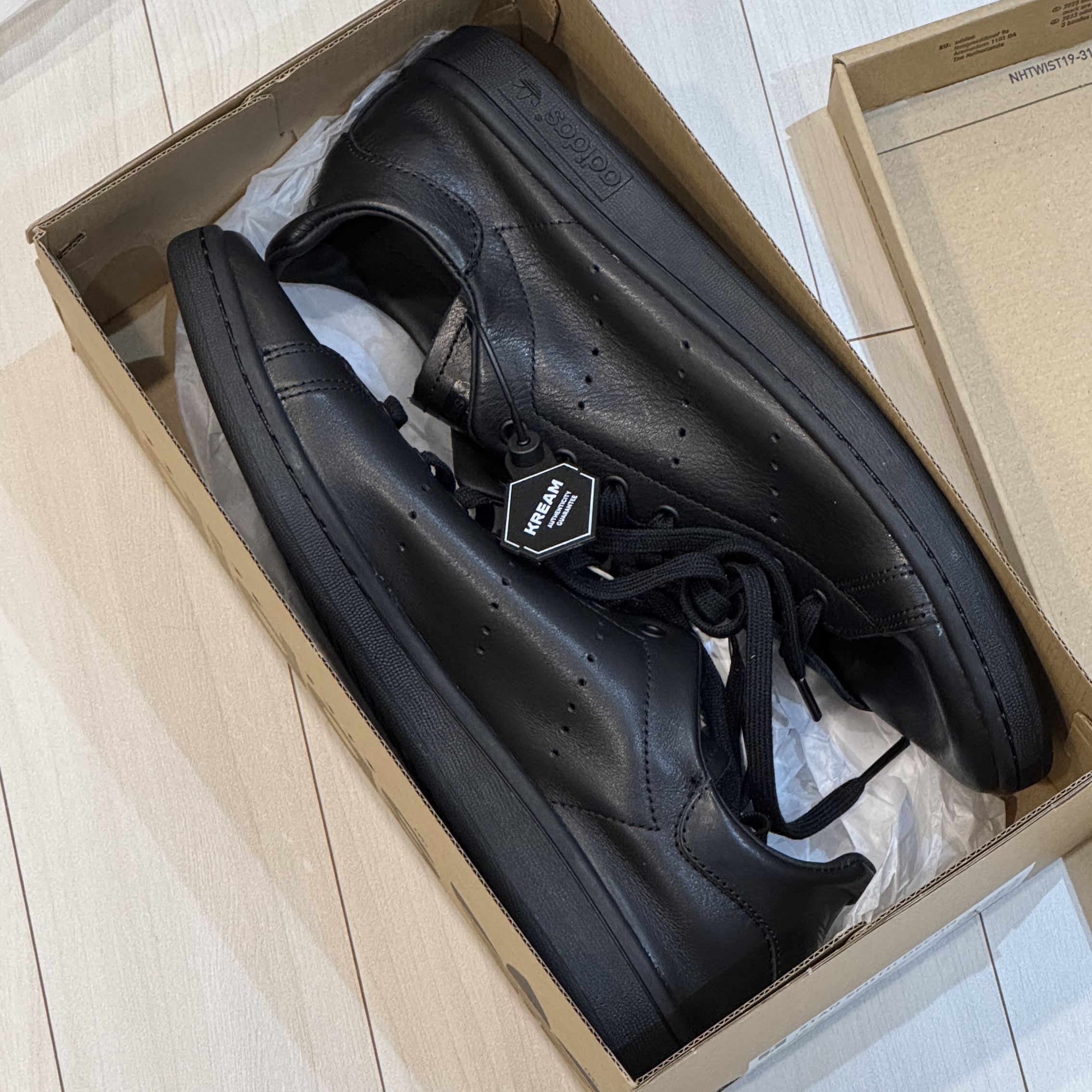 Adidas Stan Smith Decon Core Black 착용 스타일 - 1